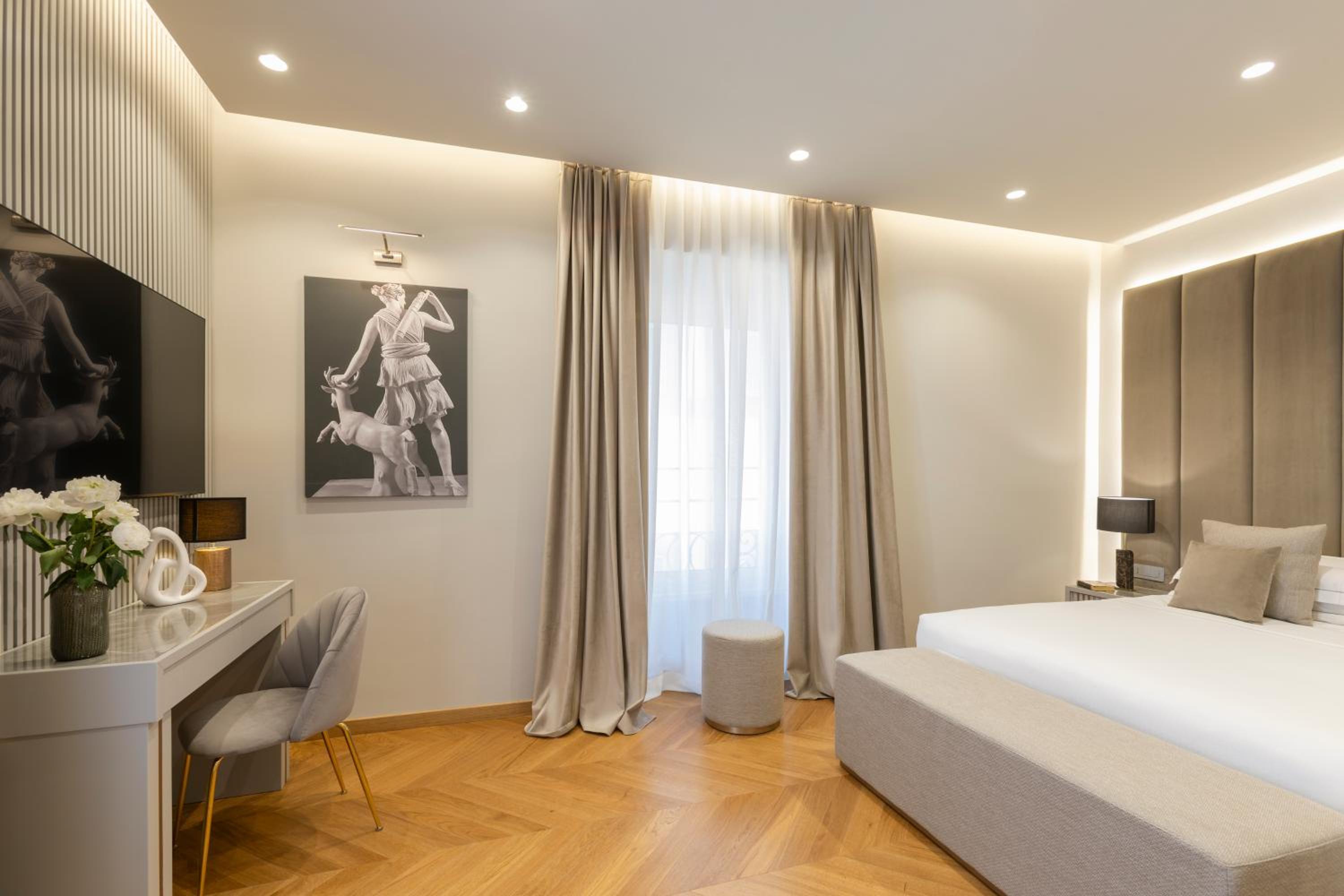 Suite - Separate Building photo 2