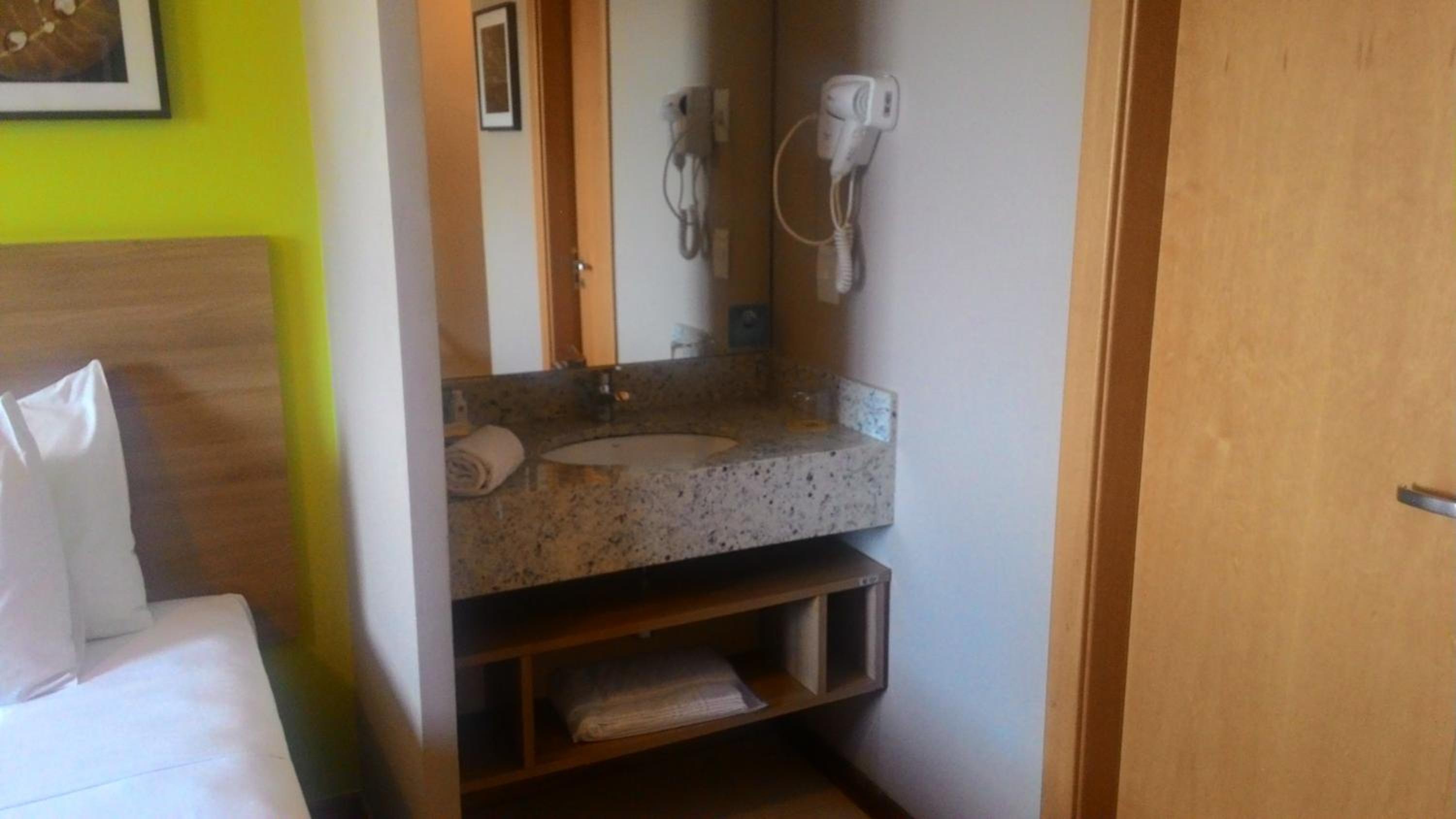Superior Twin Room - Photo 6