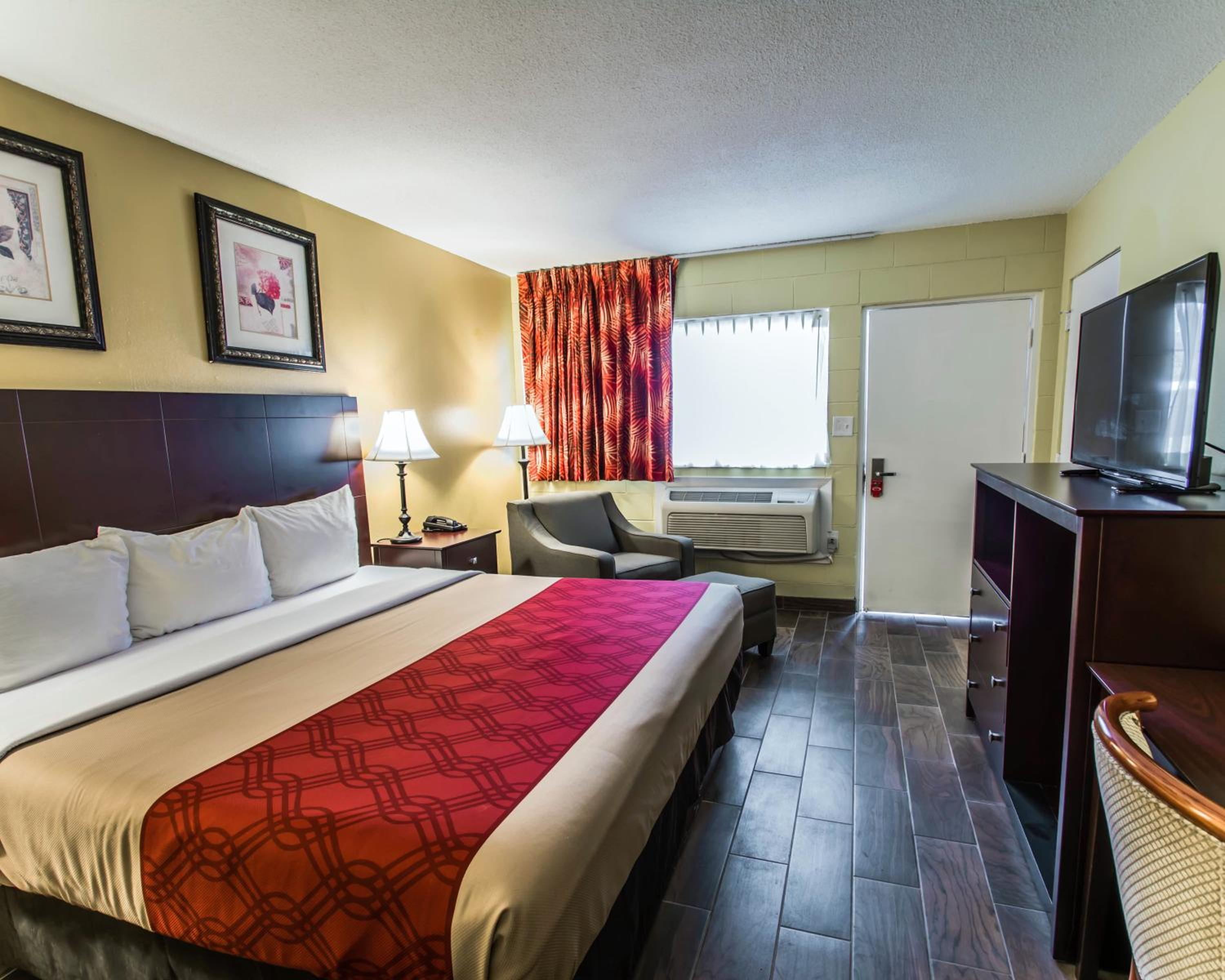 King Room - Non-Smoking - Photo 1