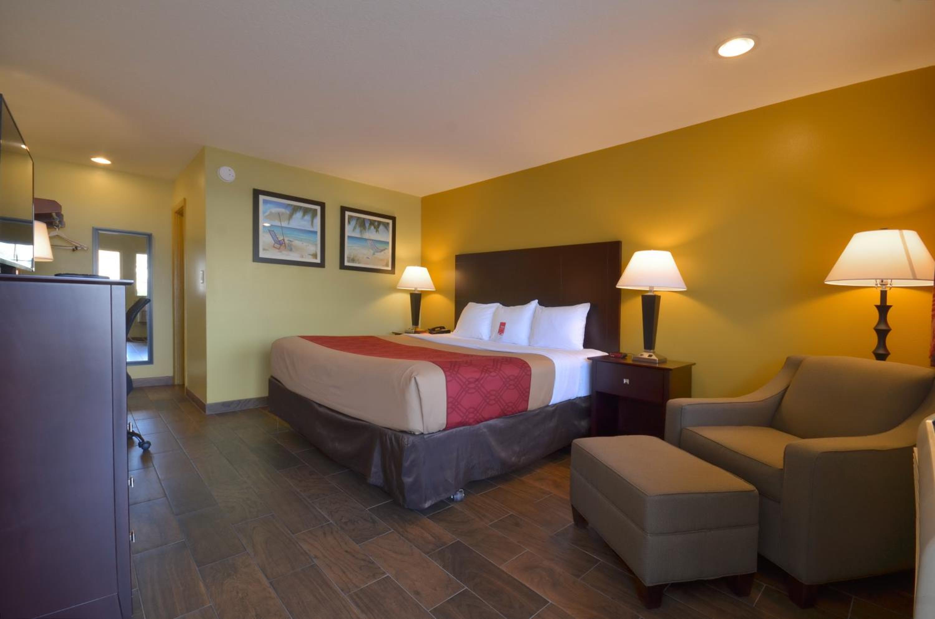 King Room - Non-Smoking - Photo 6