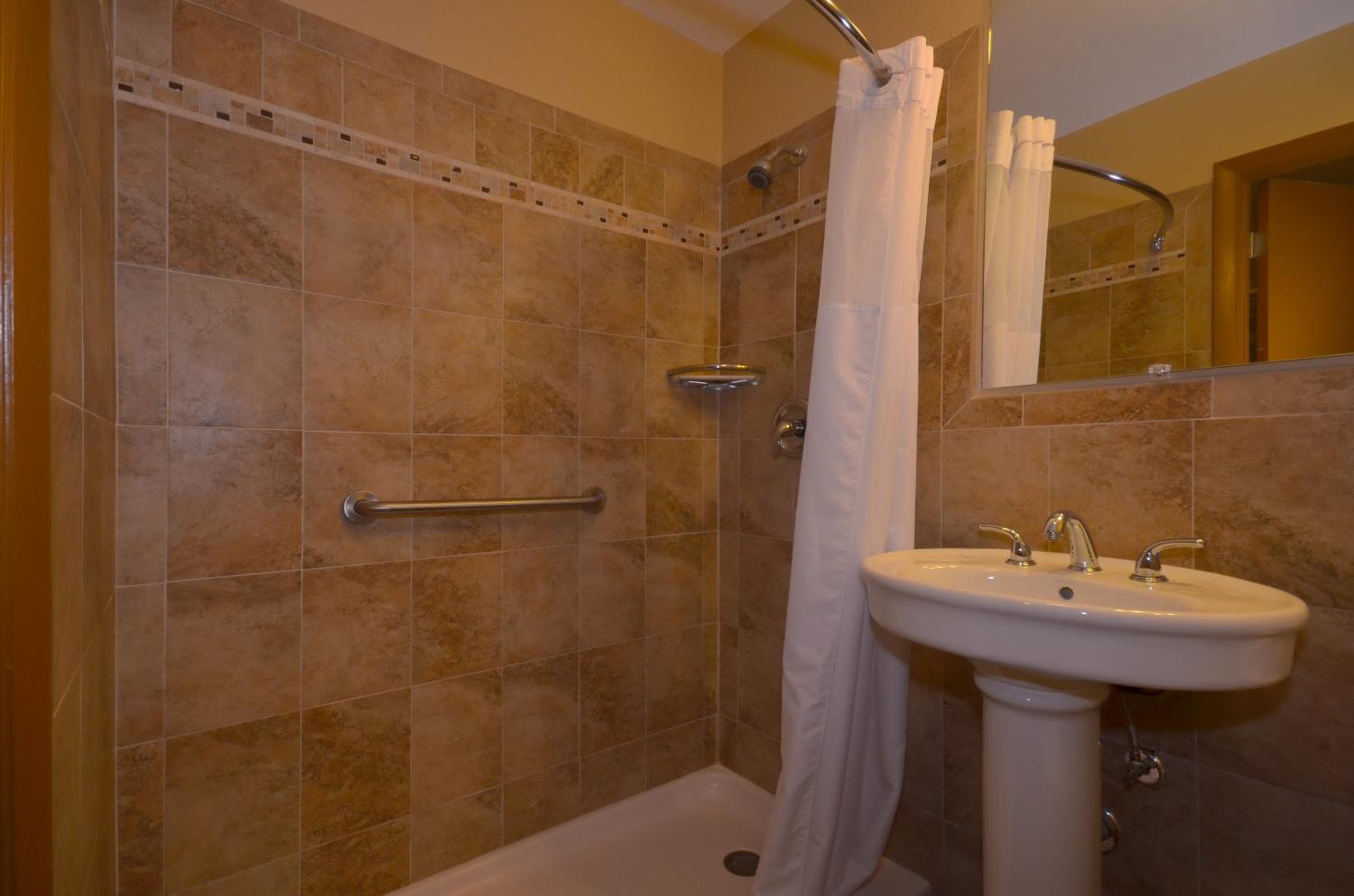King Room - Non-Smoking - Photo 5