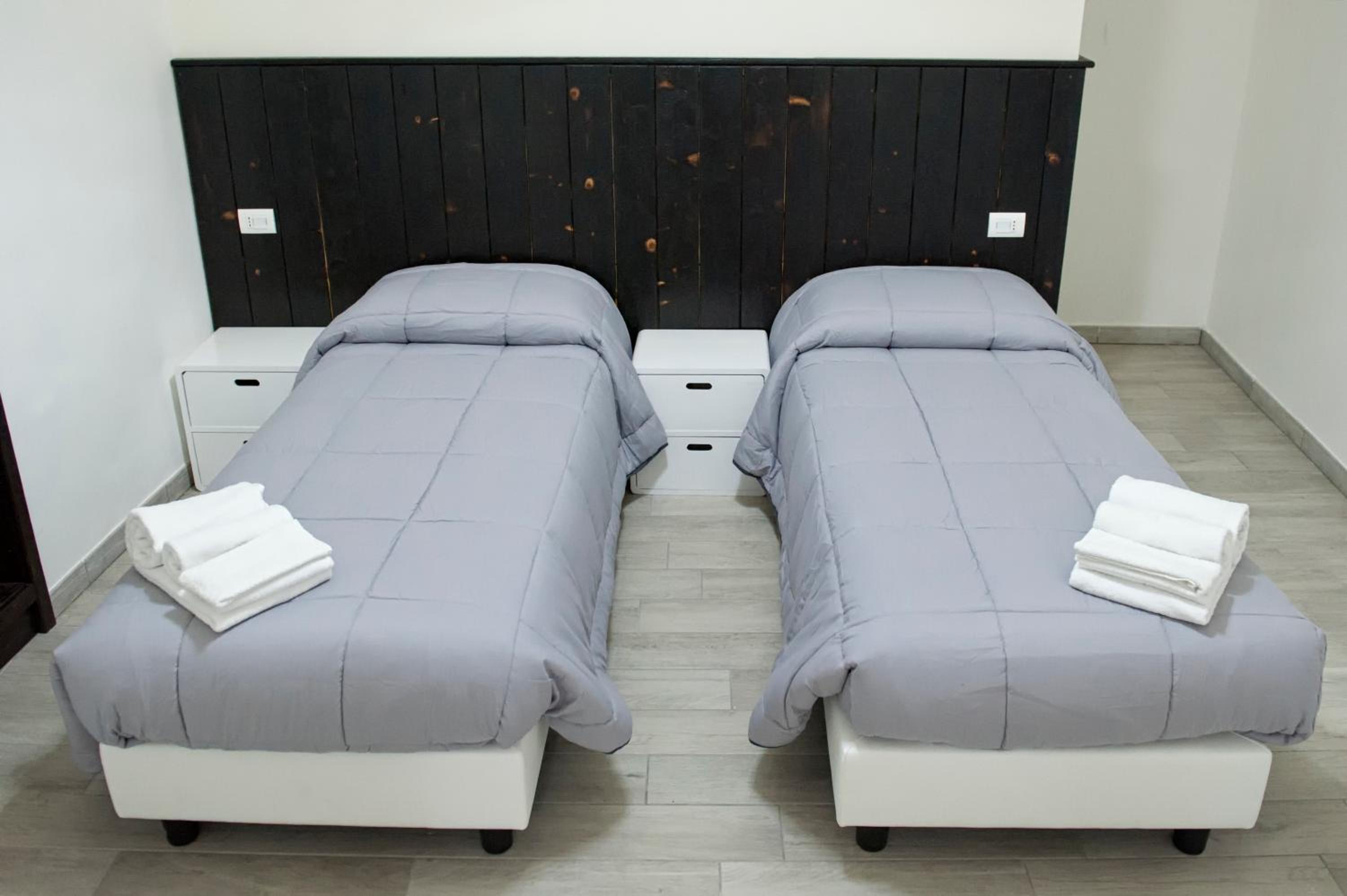 Twin Room with Private Bathroom - Photo 1