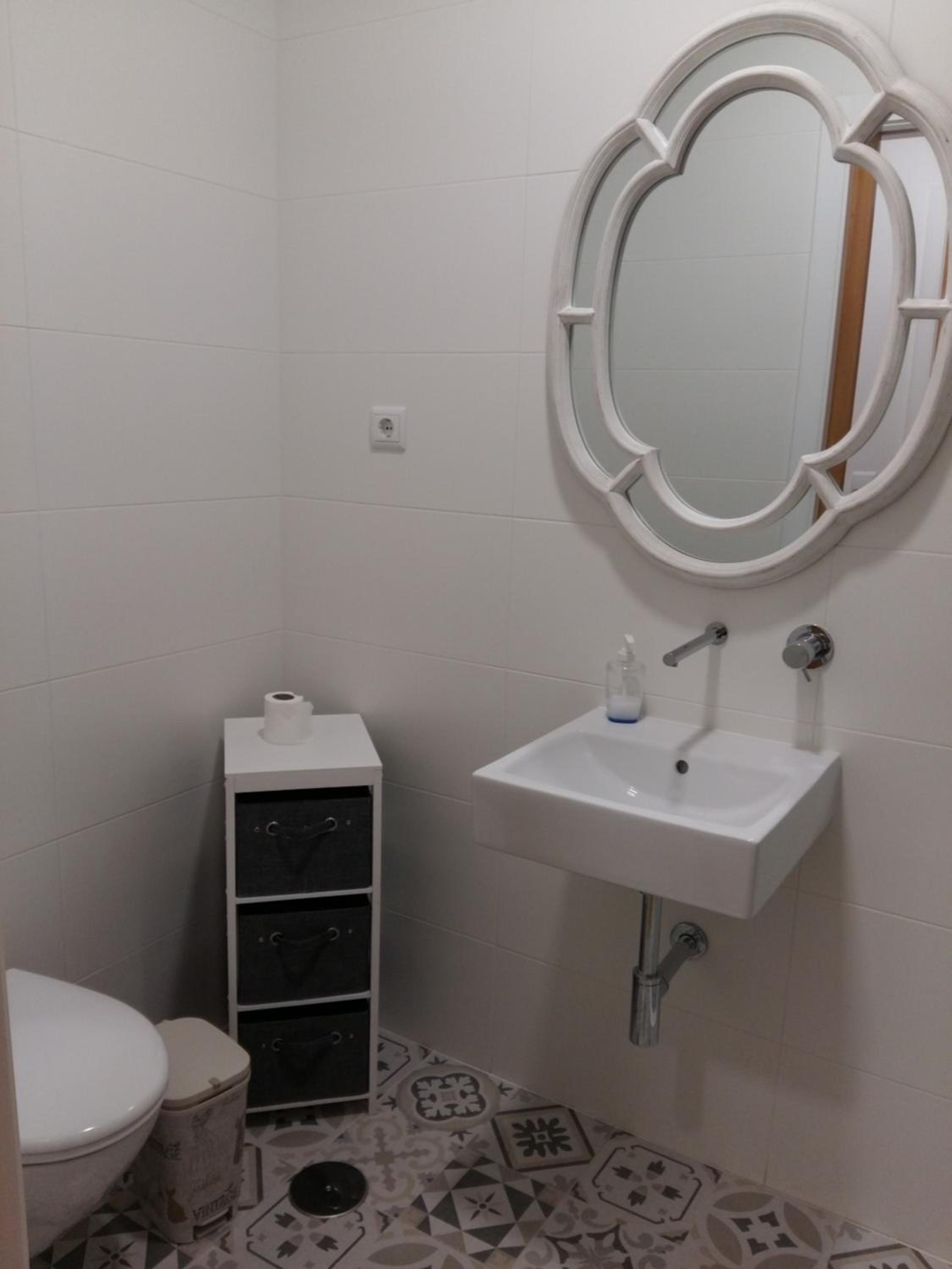 Double Room with Private Bathroom - Photo 4