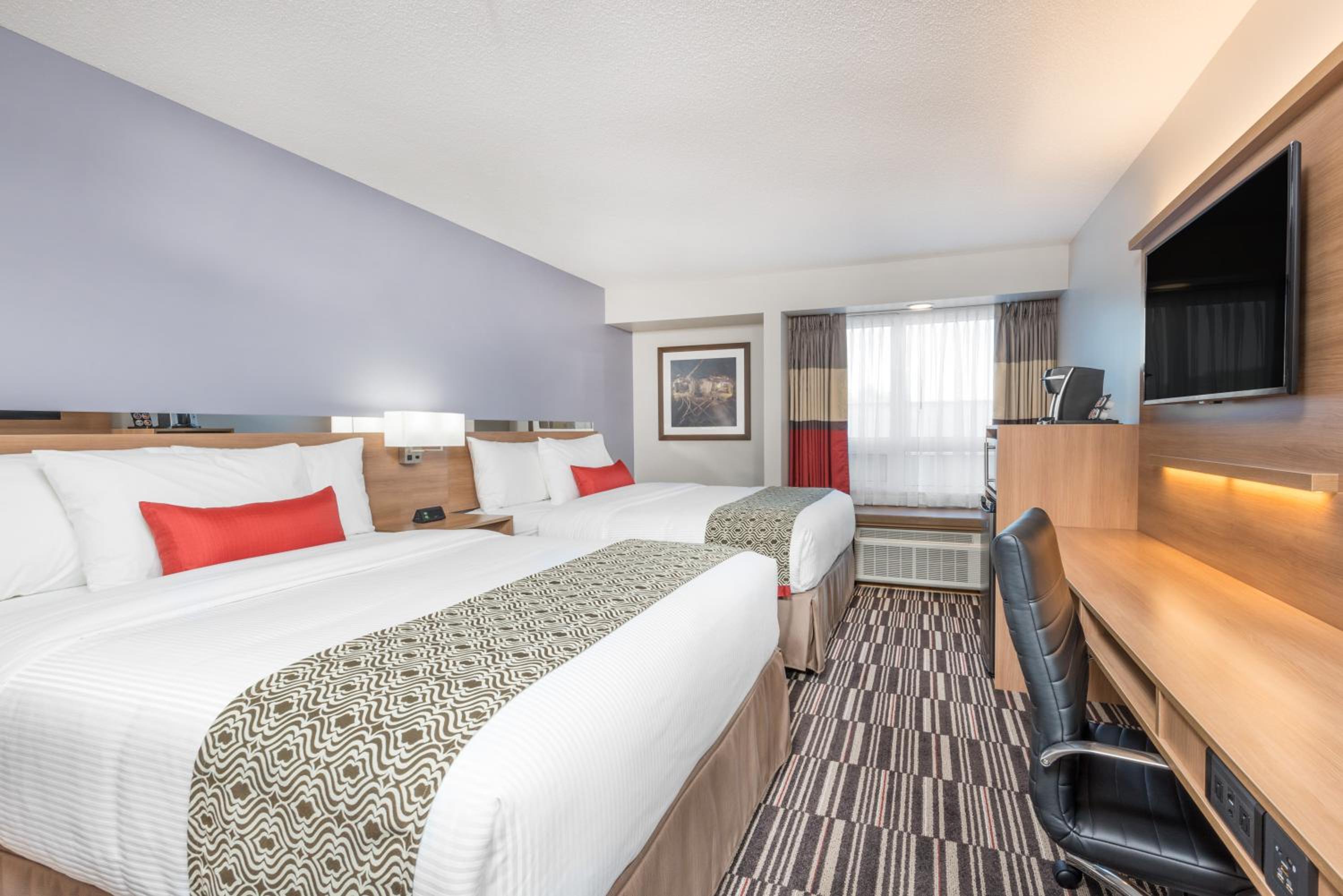 Standard Queen Room with Two Queen Beds - Non-Smoking photo 3