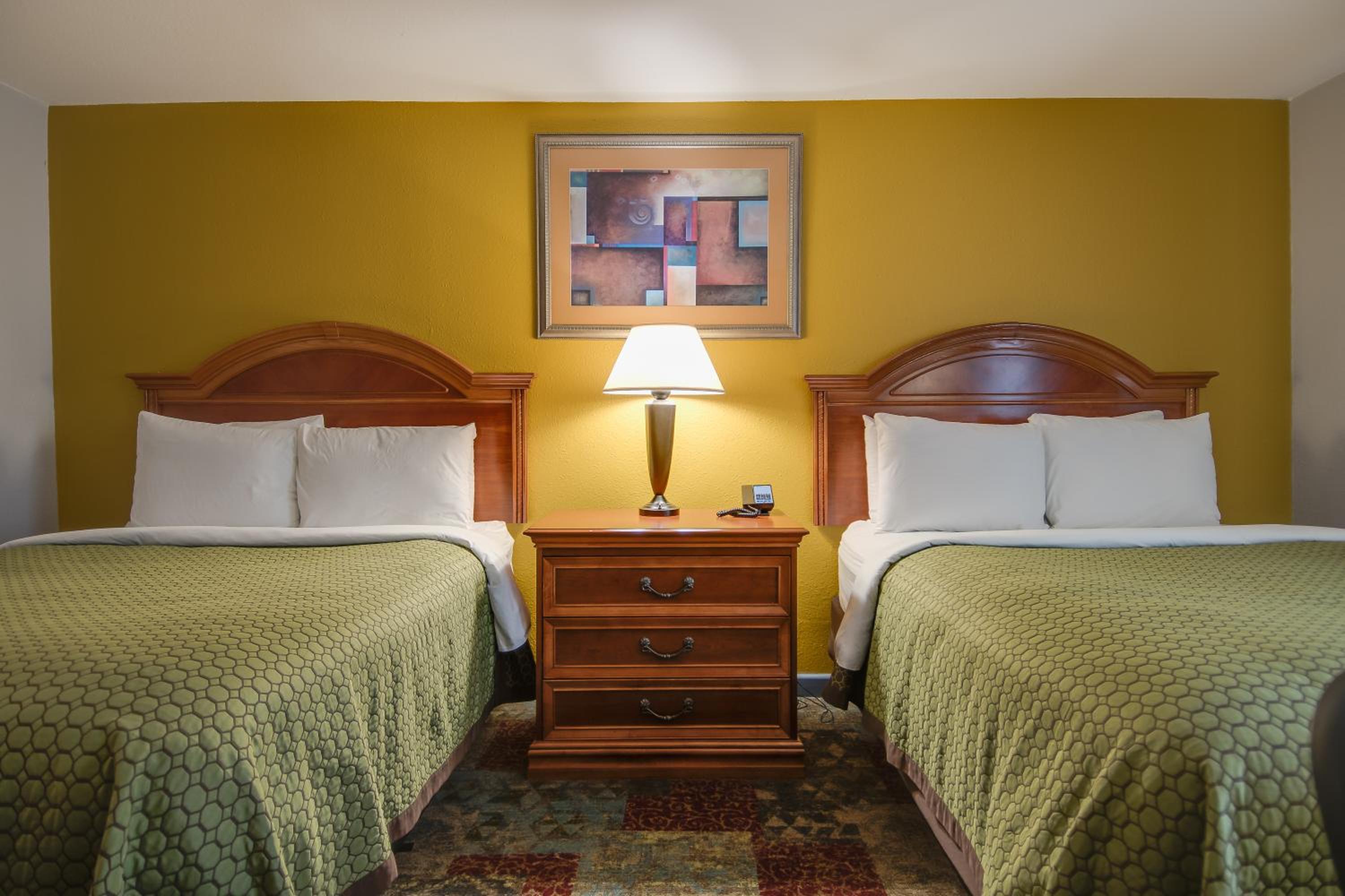 Standard Queen Room With Two Queen Beds photo 2