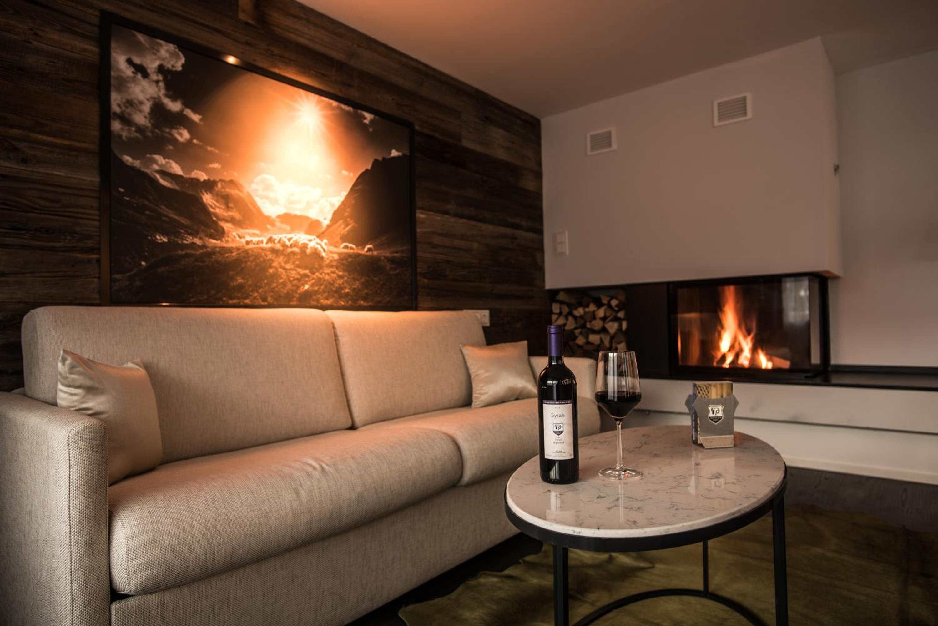 Penthouse Deluxe Suite with Matterhorn view - Photo 9