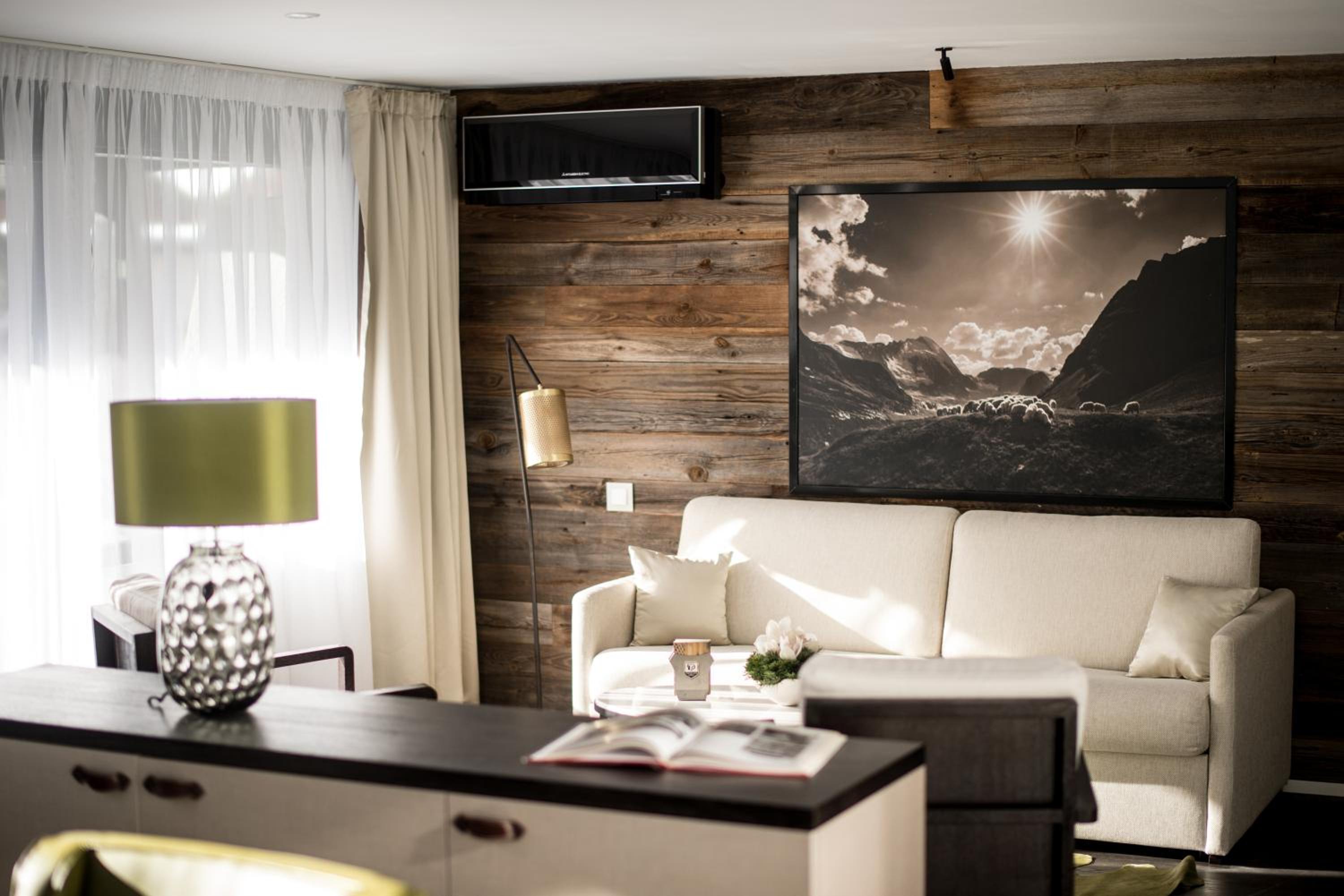 Penthouse Deluxe Suite with Matterhorn view - Photo 8