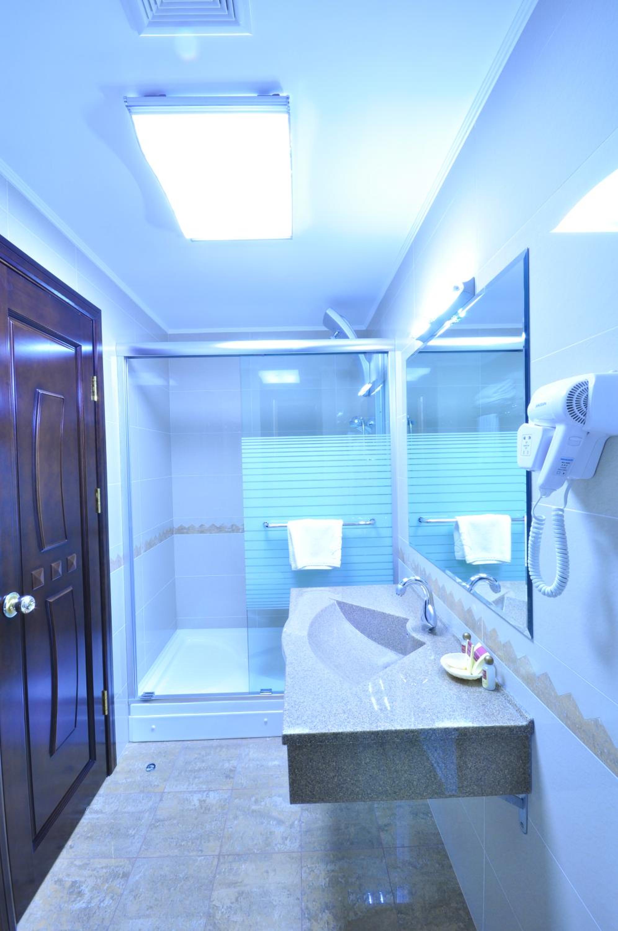 Twin Room - Photo 3