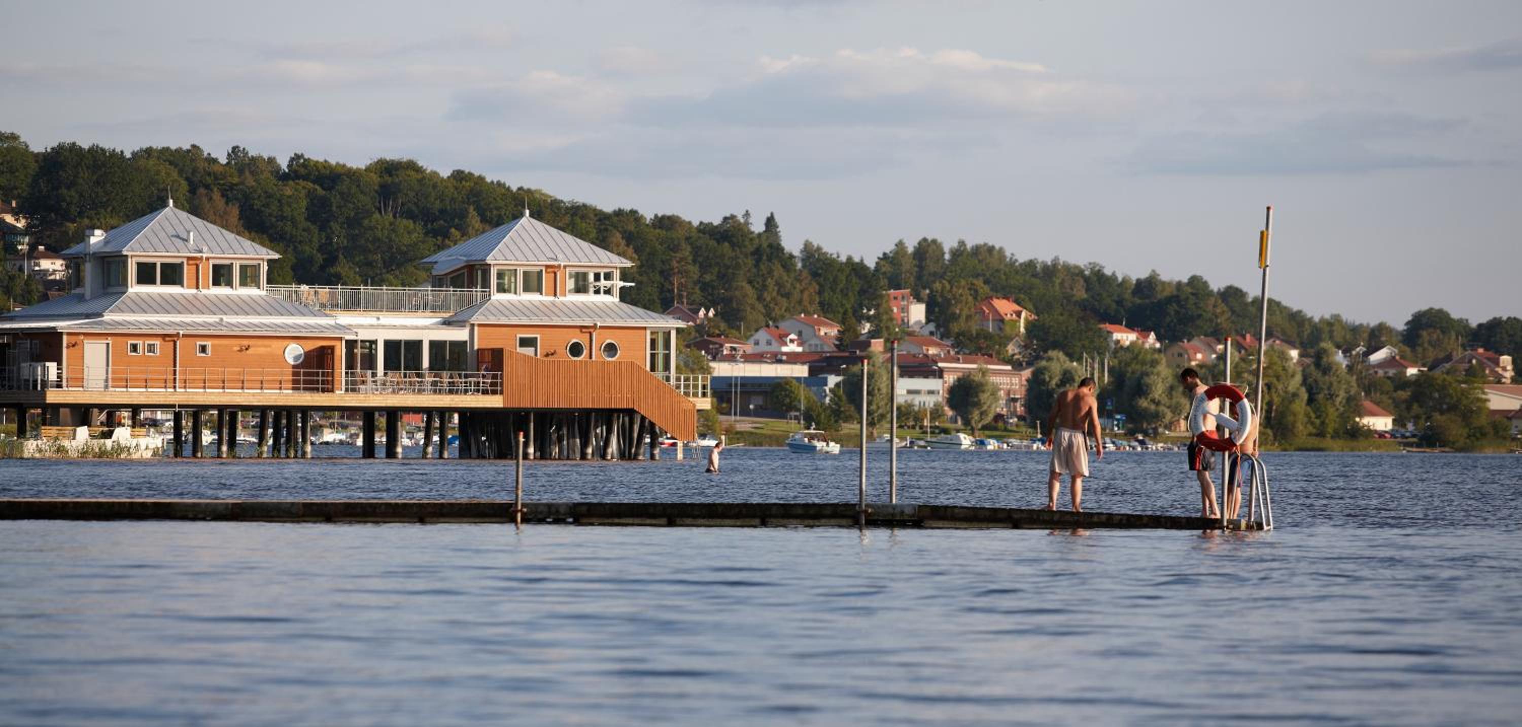One-Bedroom Cottage with Lake View  - Photo 10