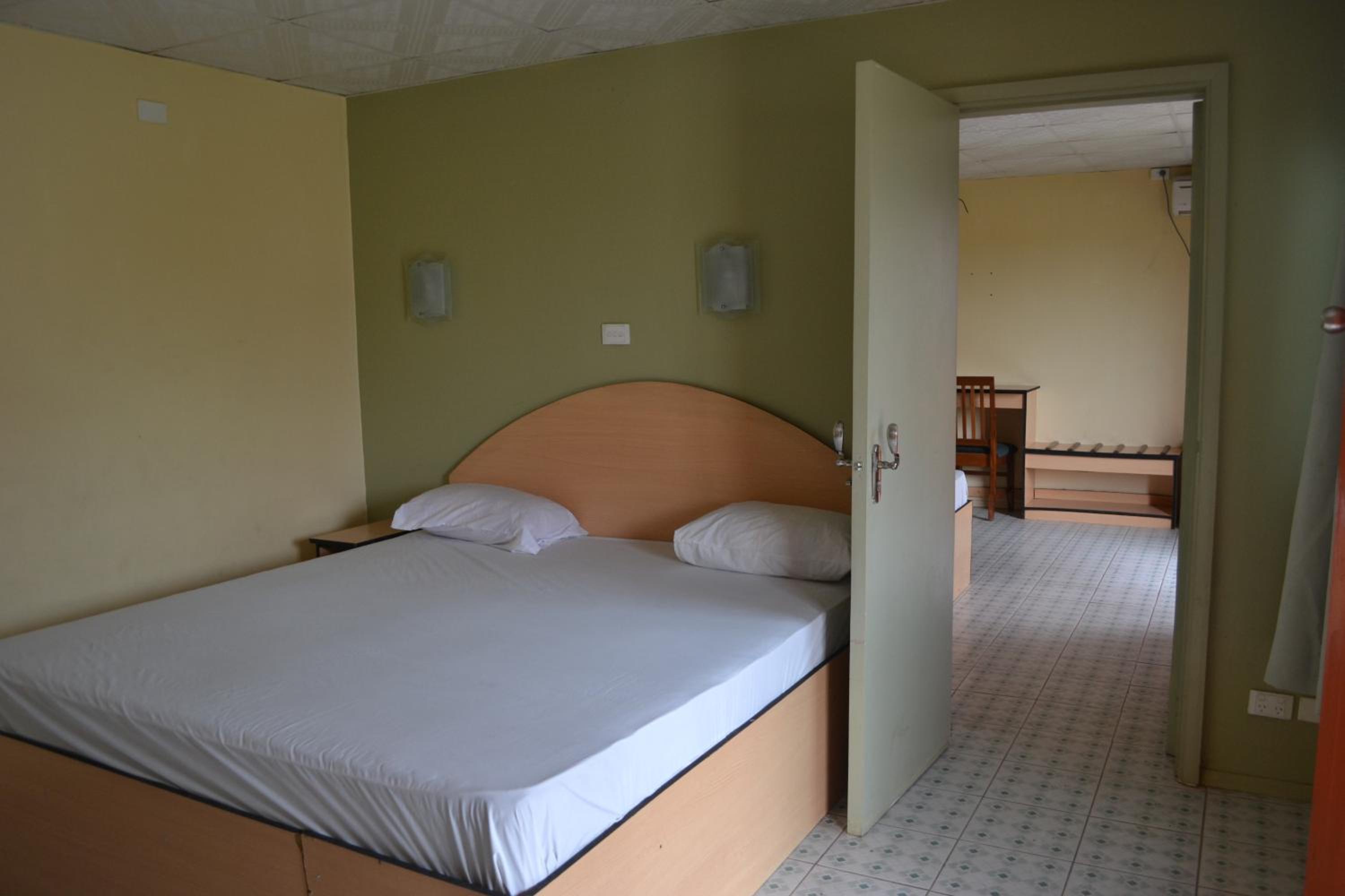 Standard Queen Room with Two Queen Beds photo 1