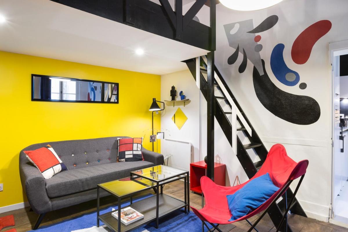 Apartment with Balcony photo 1