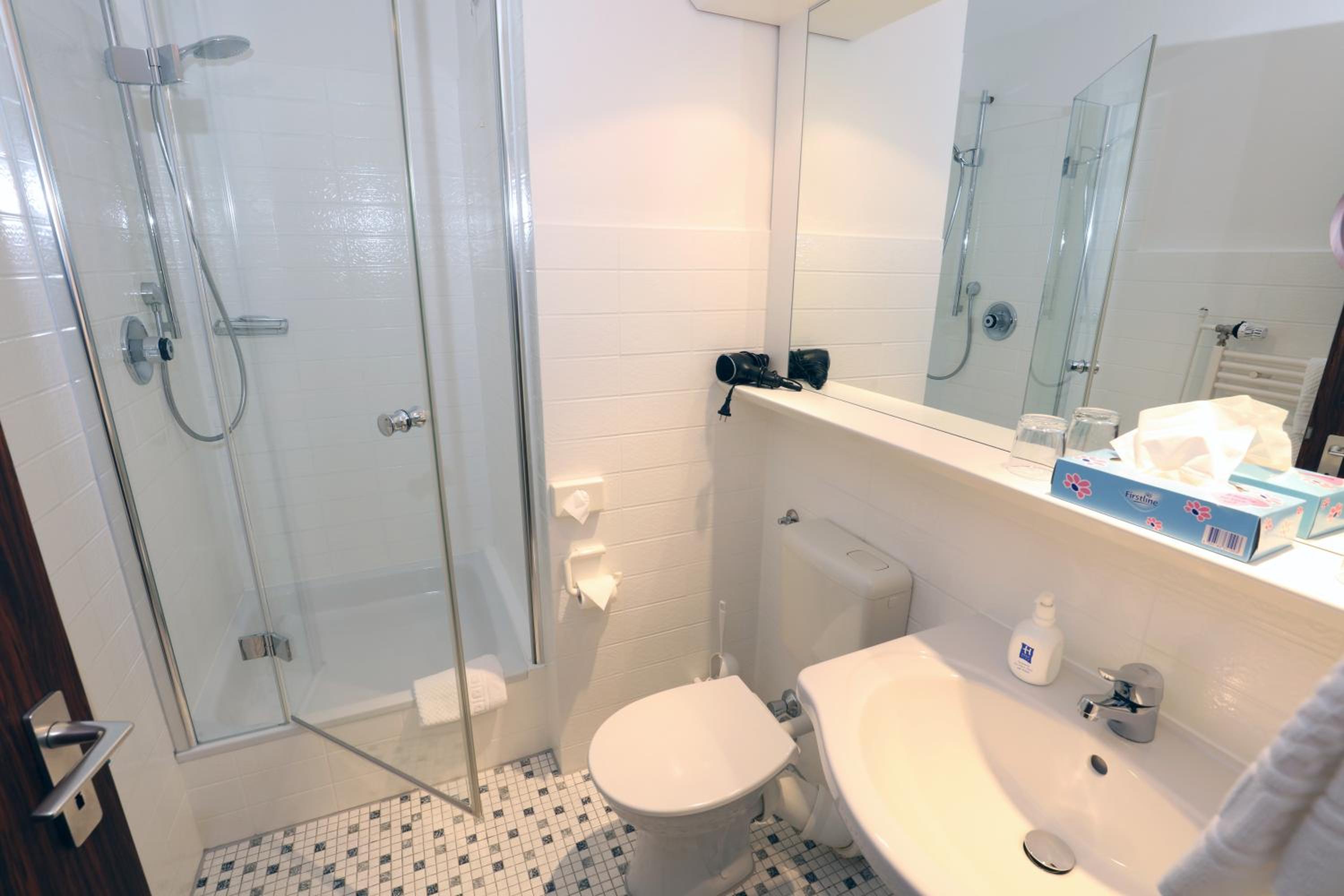 Twin Room - Photo 3