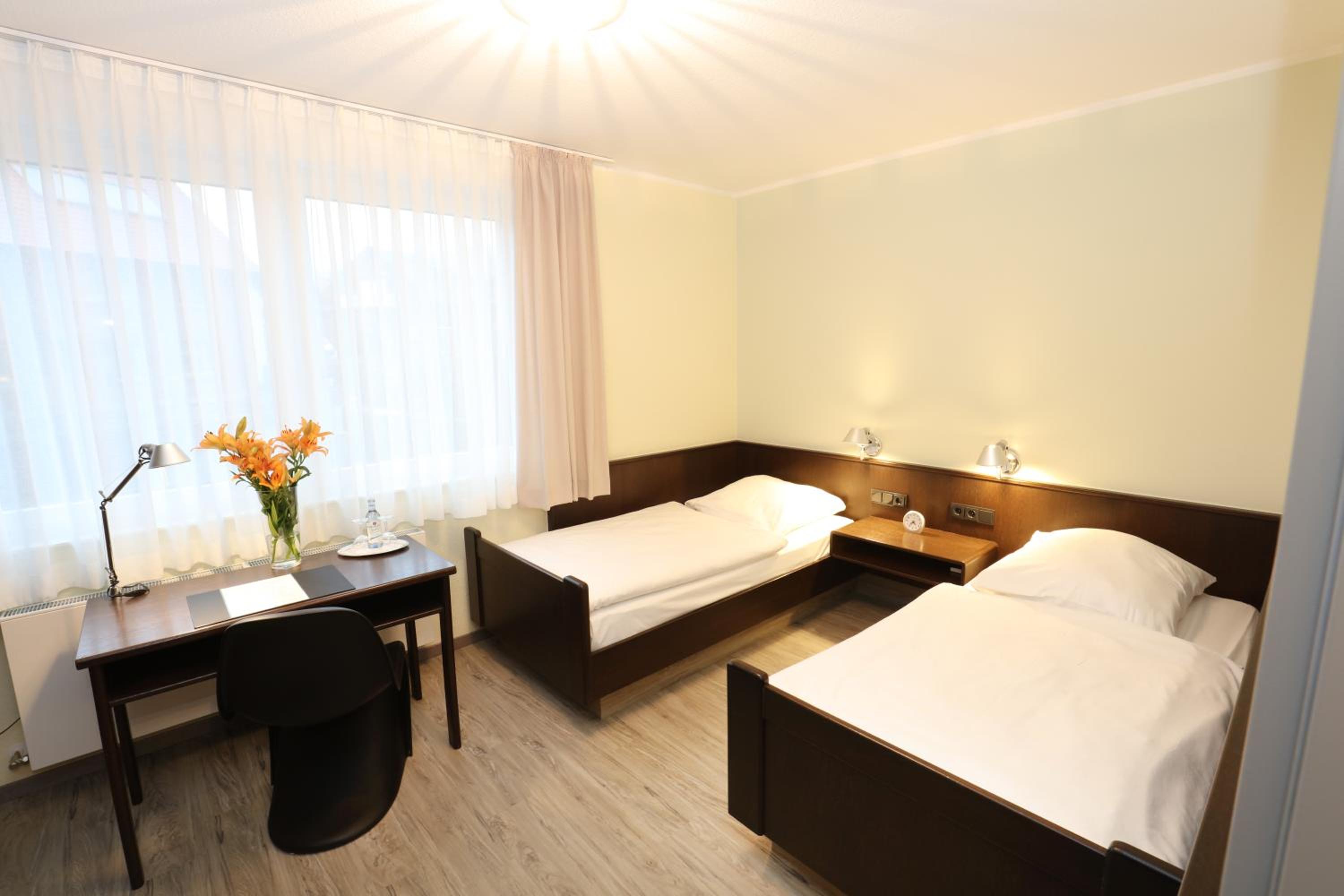 Twin Room - Photo 2