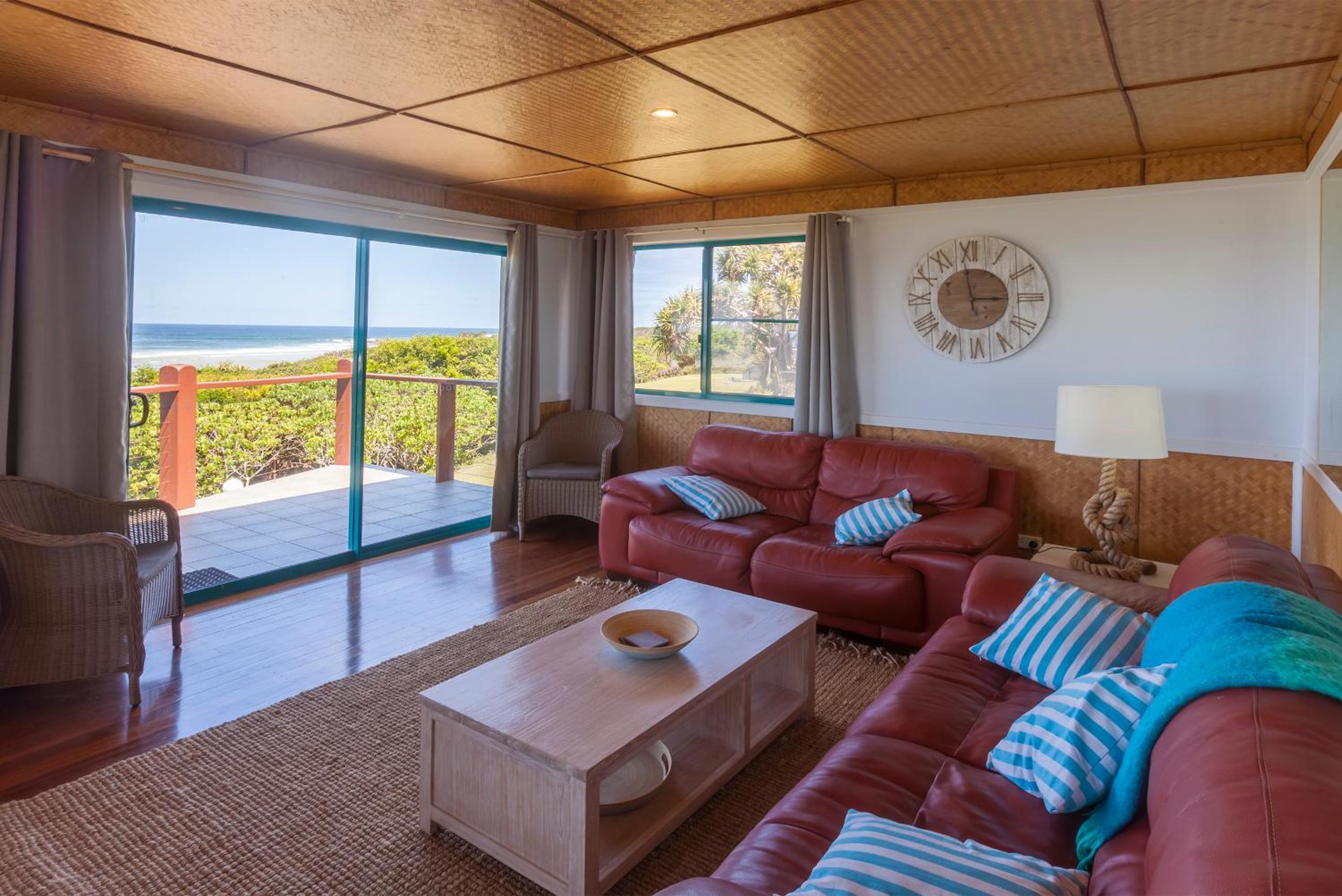 Three-Bedroom Apartment with Sea View photo 2