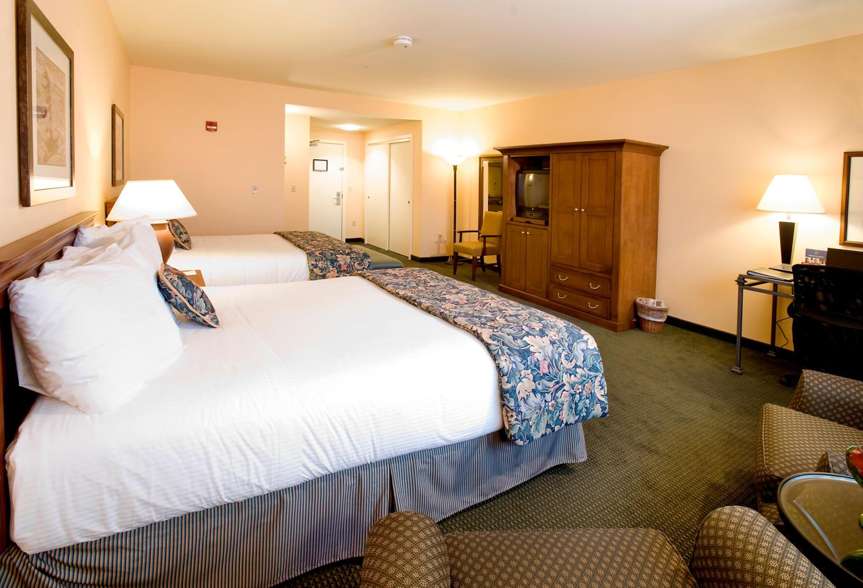 Deluxe Queen Room