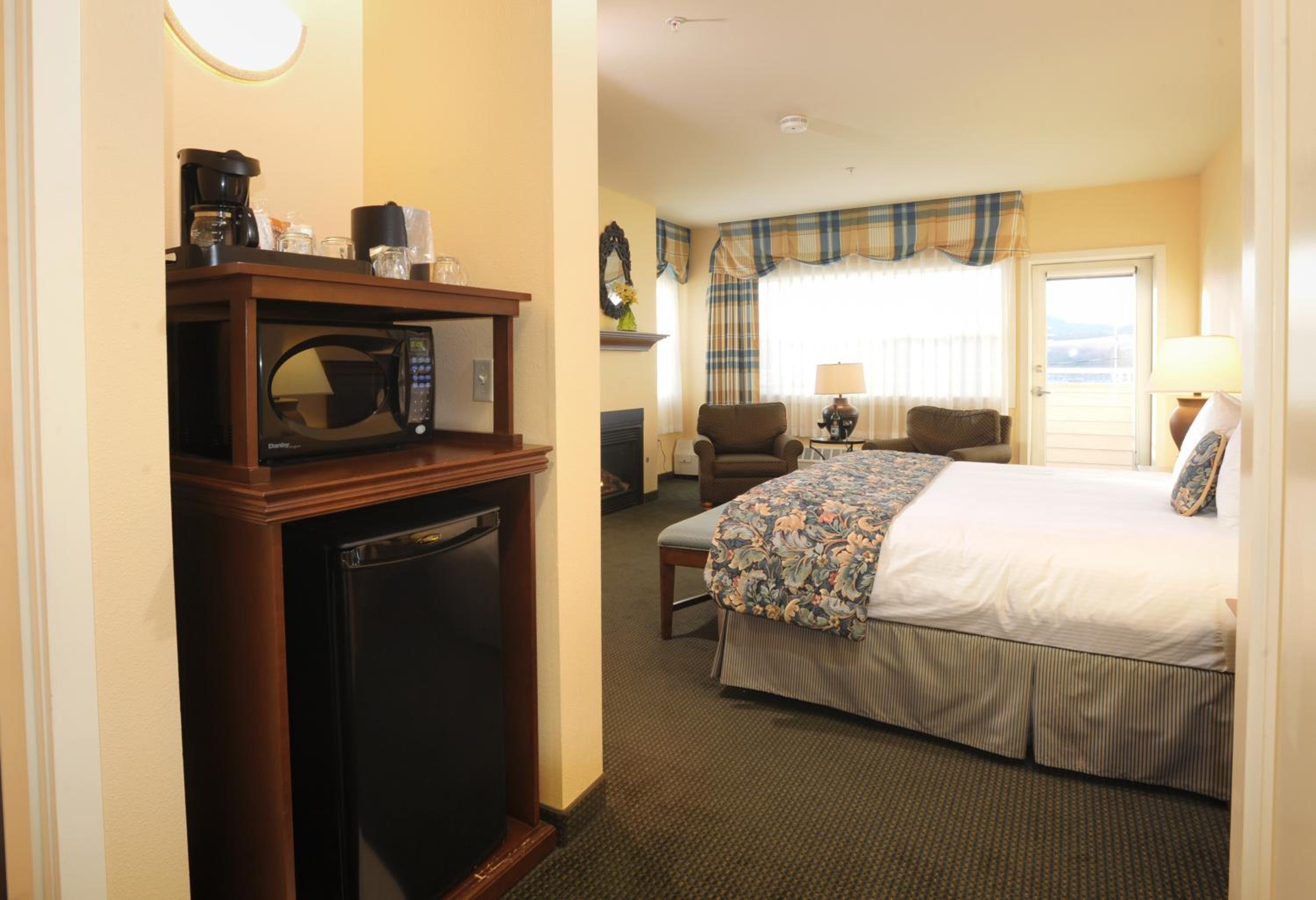Deluxe King Room photo 2