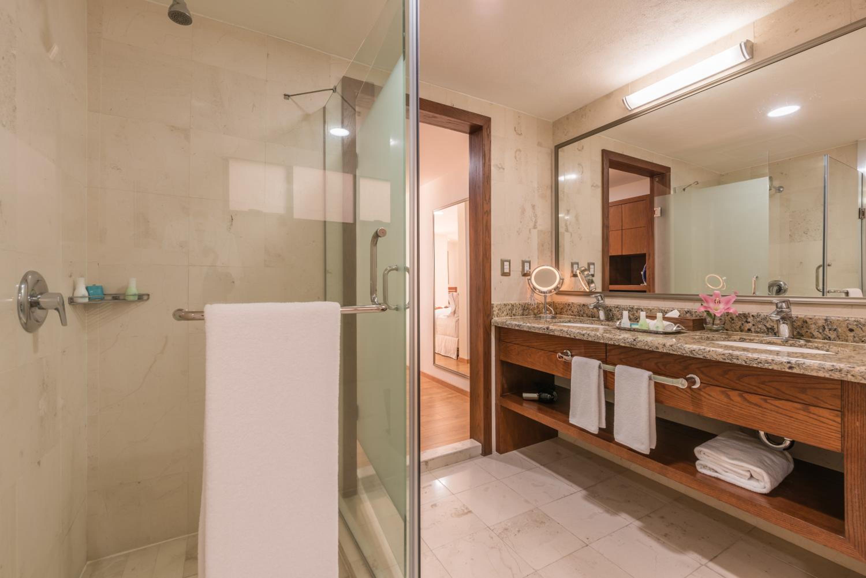 Superior Suite - Photo 2