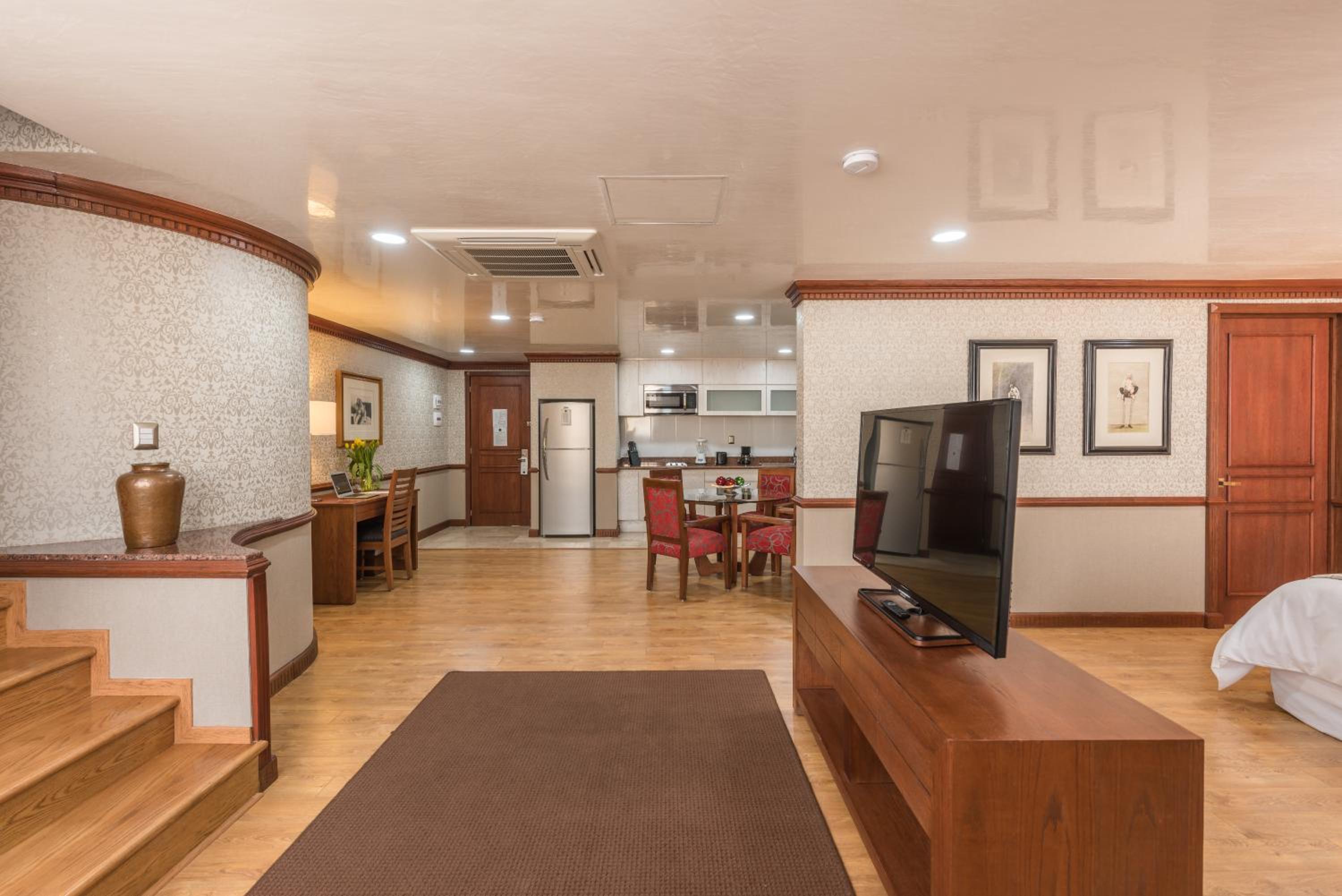 Penthouse Apartment - Photo 7