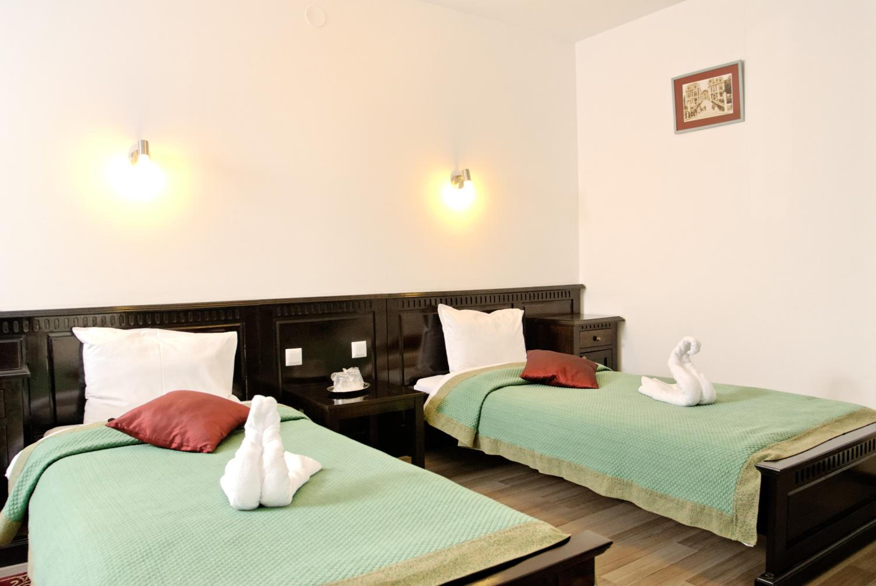 Business Twin Room - Photo 2