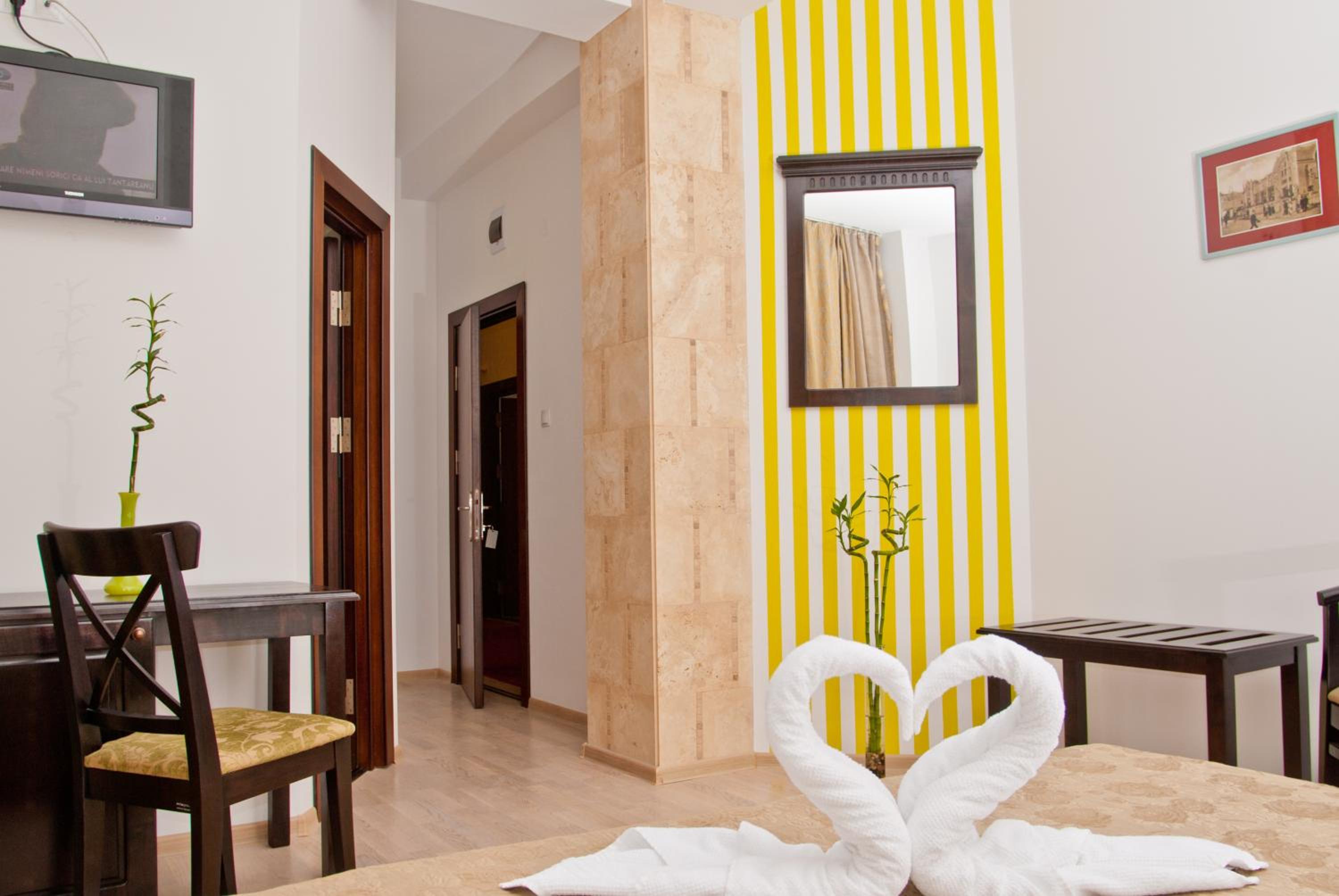 Business Twin Room - Photo 4