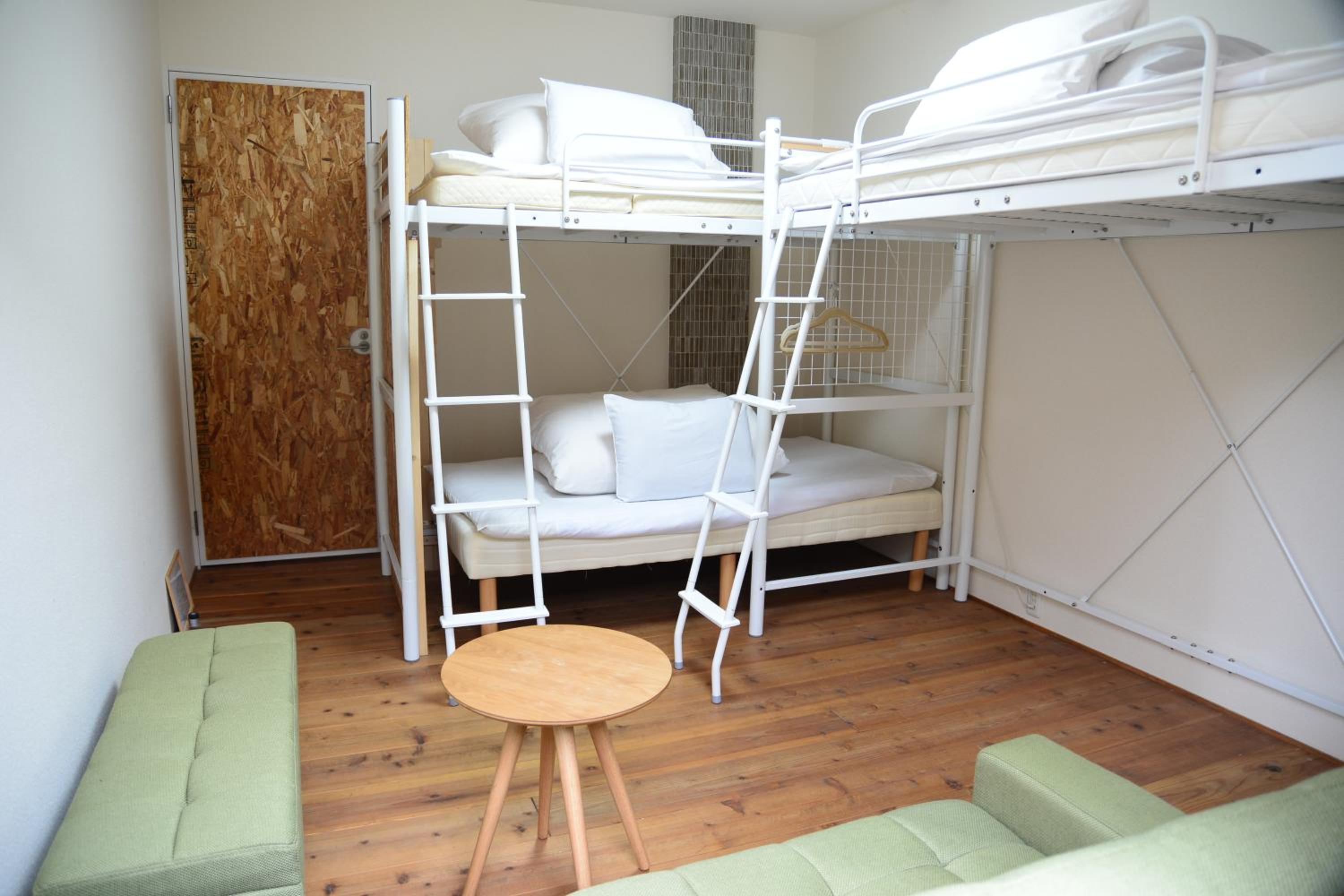 Triple Room with Shared Bathroom - Non-Smoking photo 2
