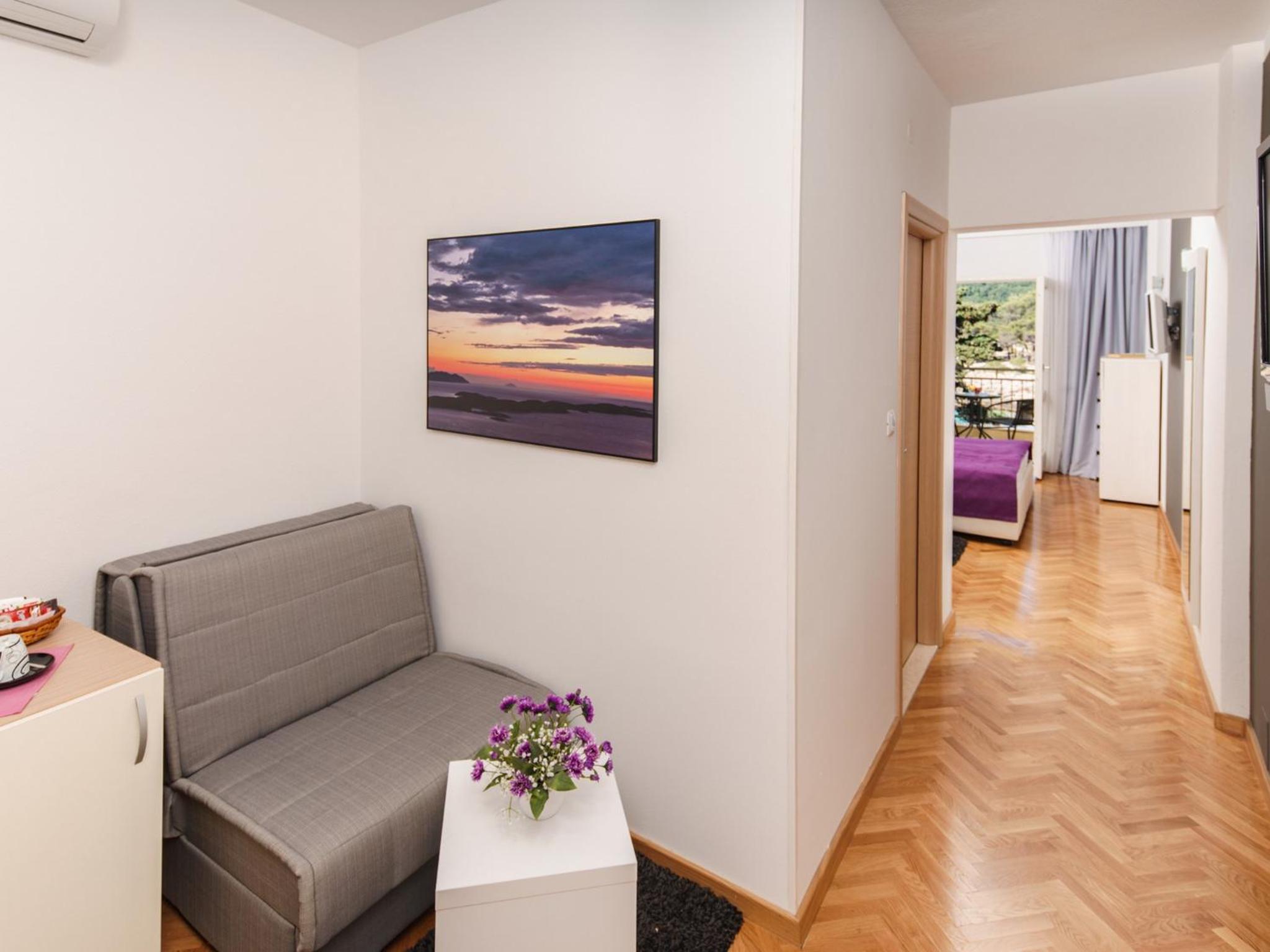 Deluxe Double Room with Balcony and Sea View - Photo 12
