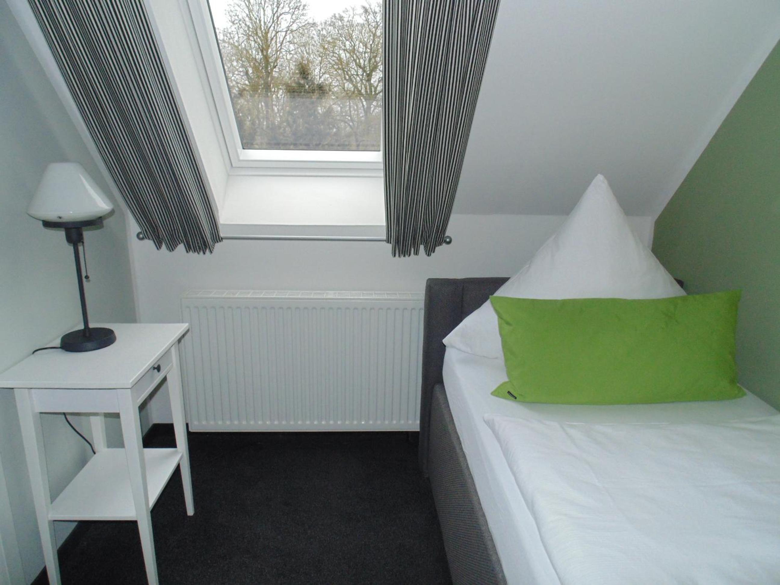 Single Room photo 2
