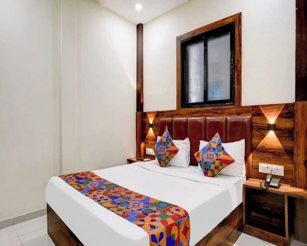 Deluxe Triple Room, City View photo 2