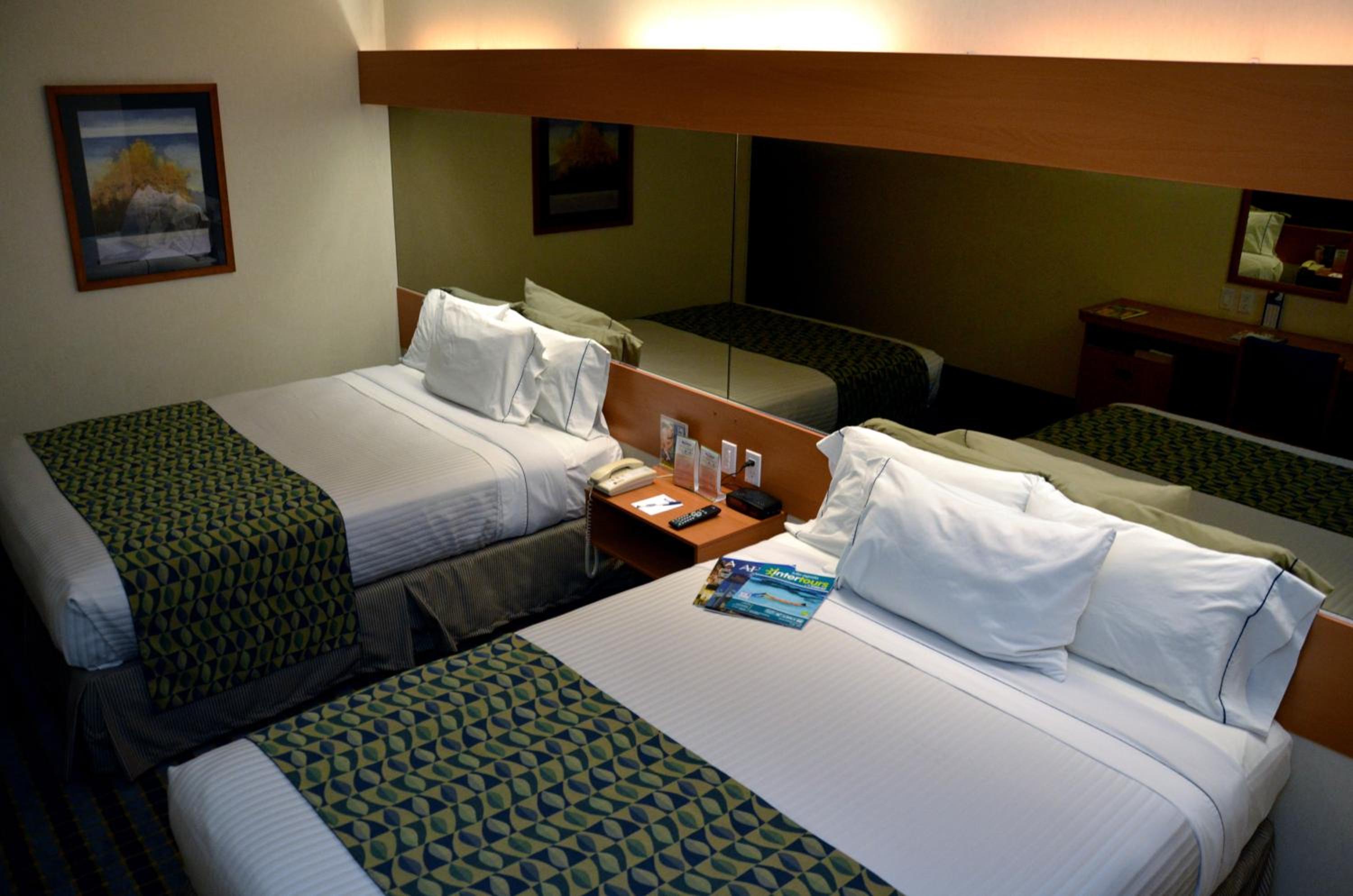Queen Room with Two Queen Beds - Non-Smoking - Photo 1