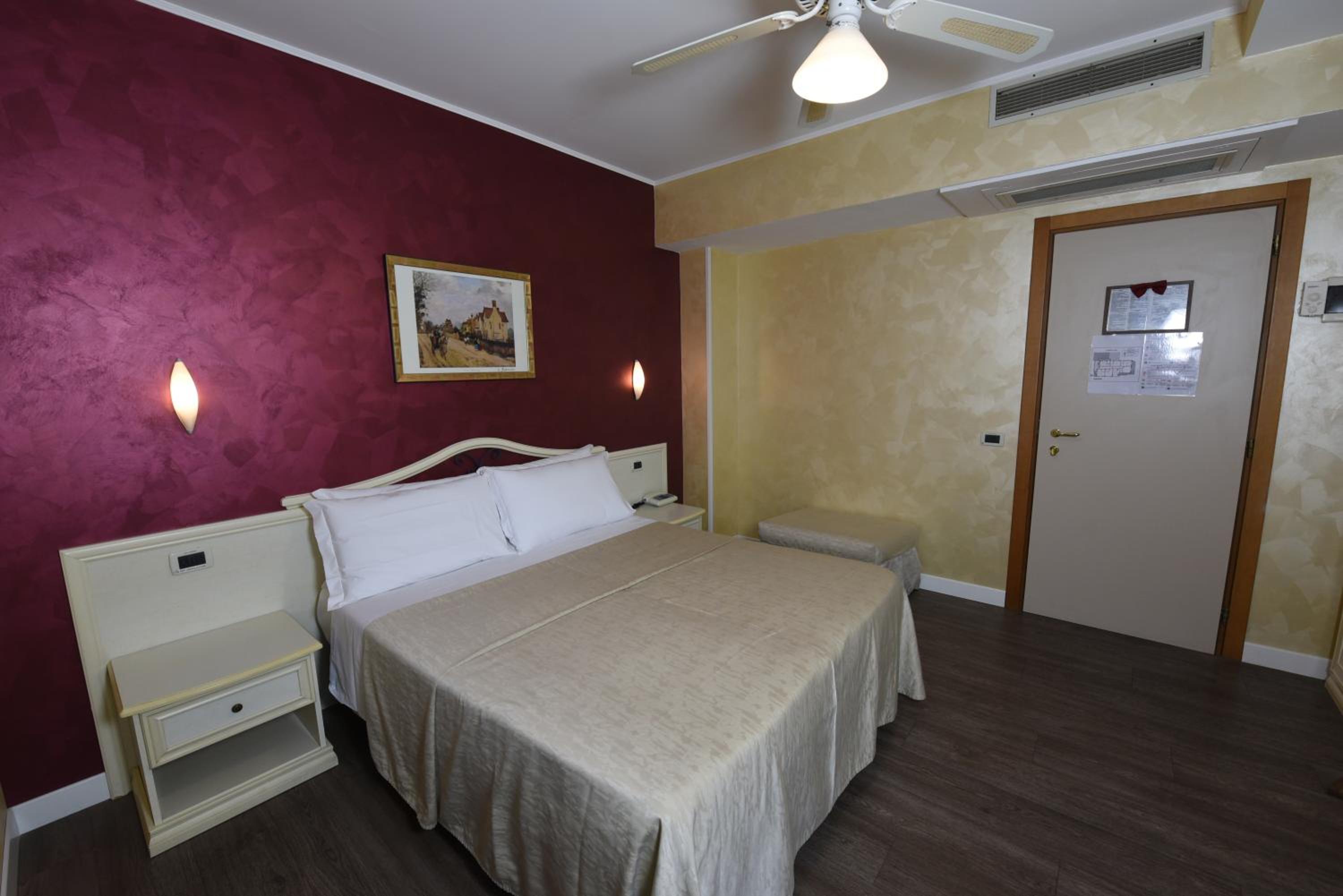 Triple Room - Photo 1