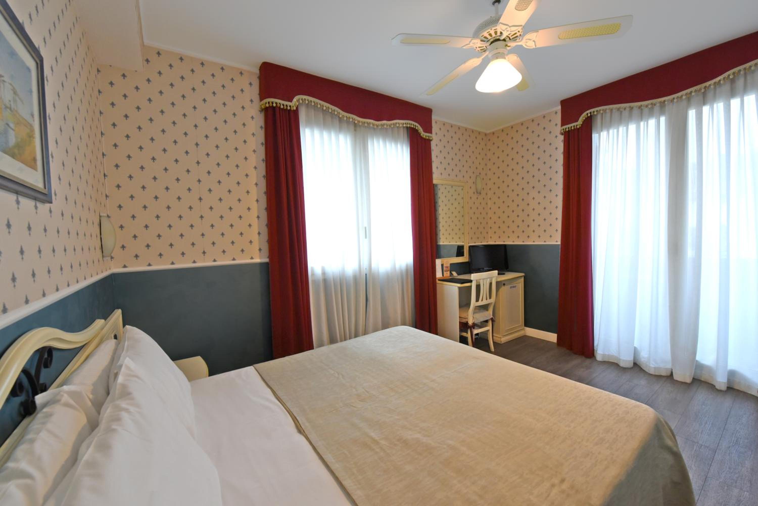 Double or Twin Room - Photo 6