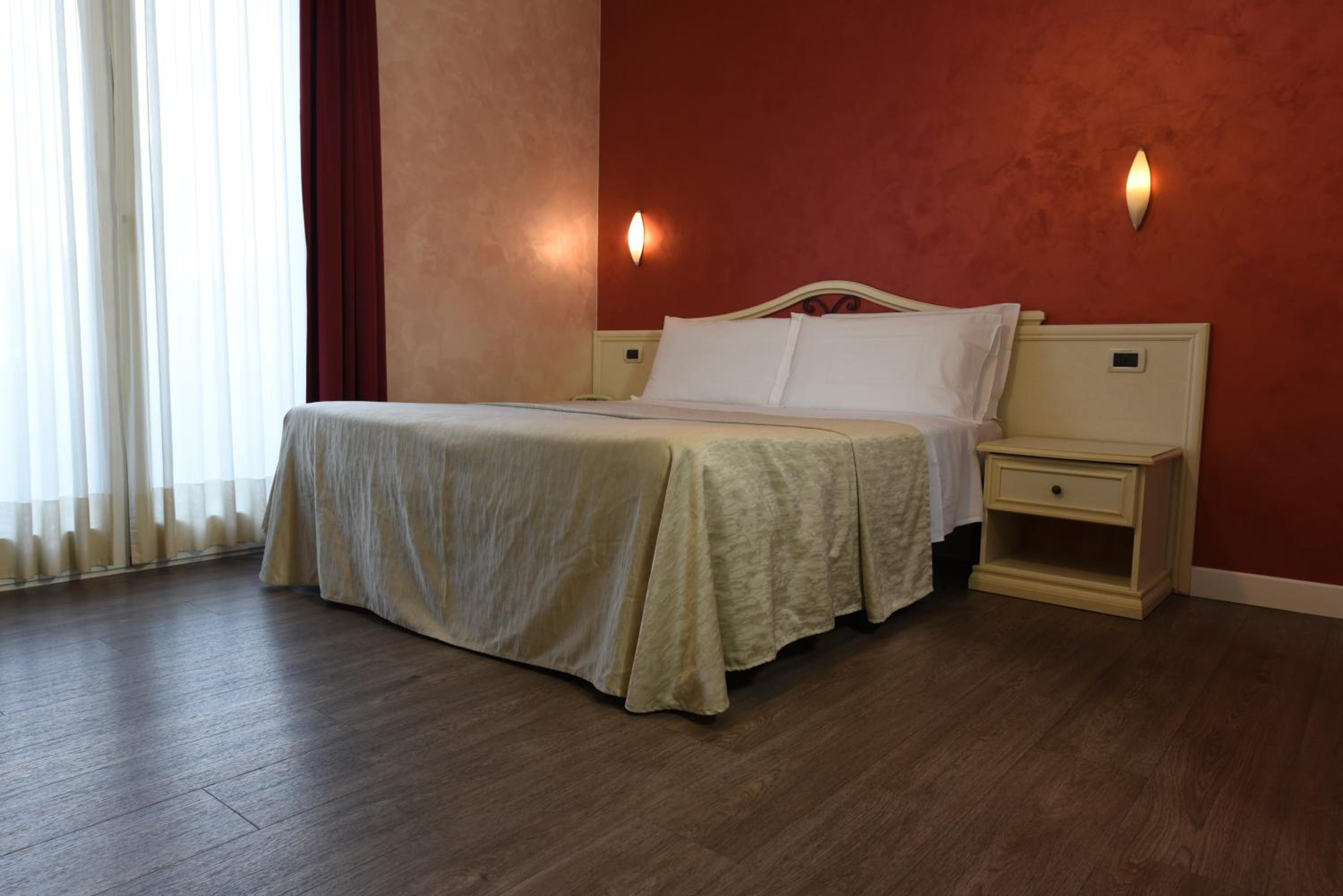 Quadruple Room - Photo 2