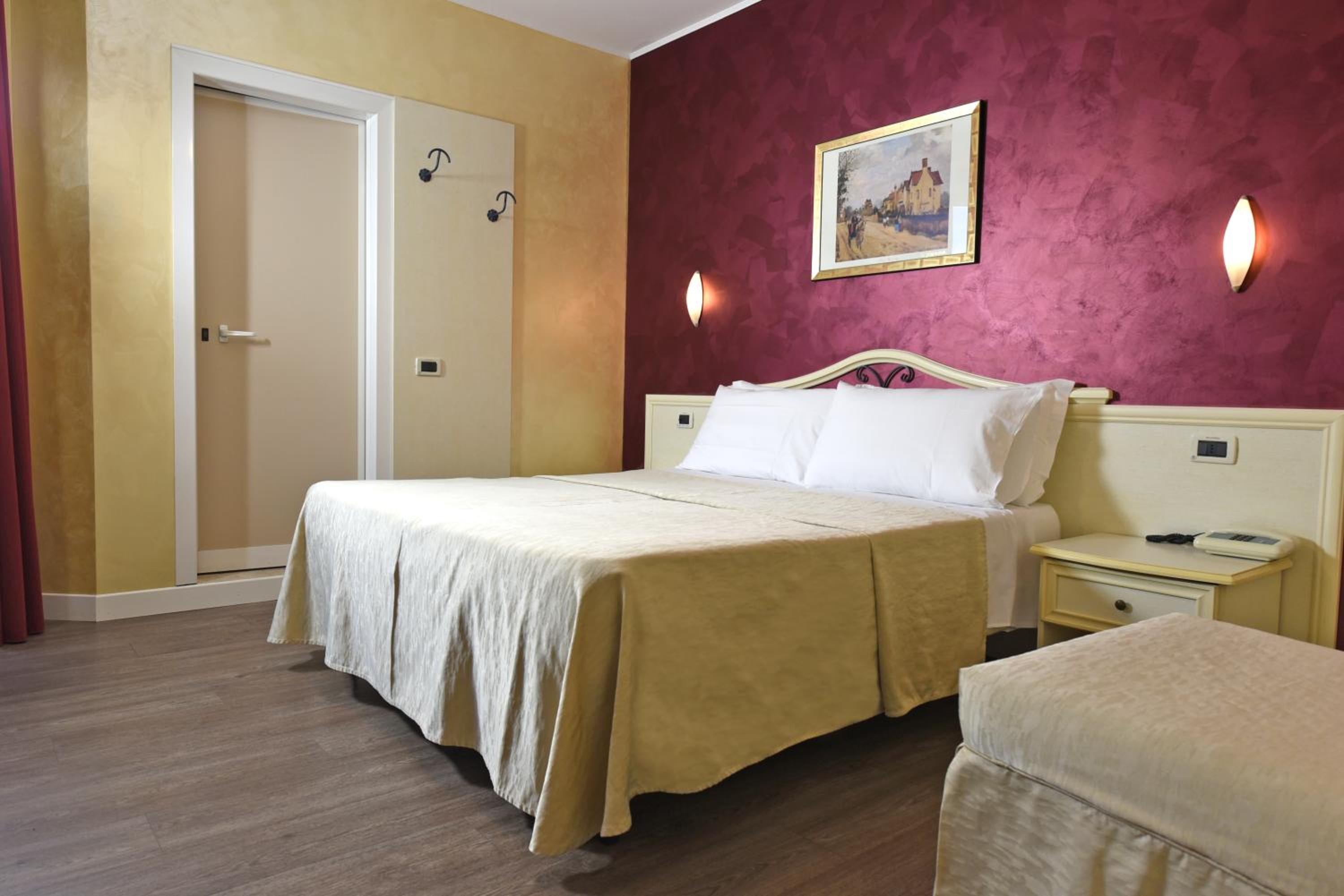 Triple Room - Photo 2