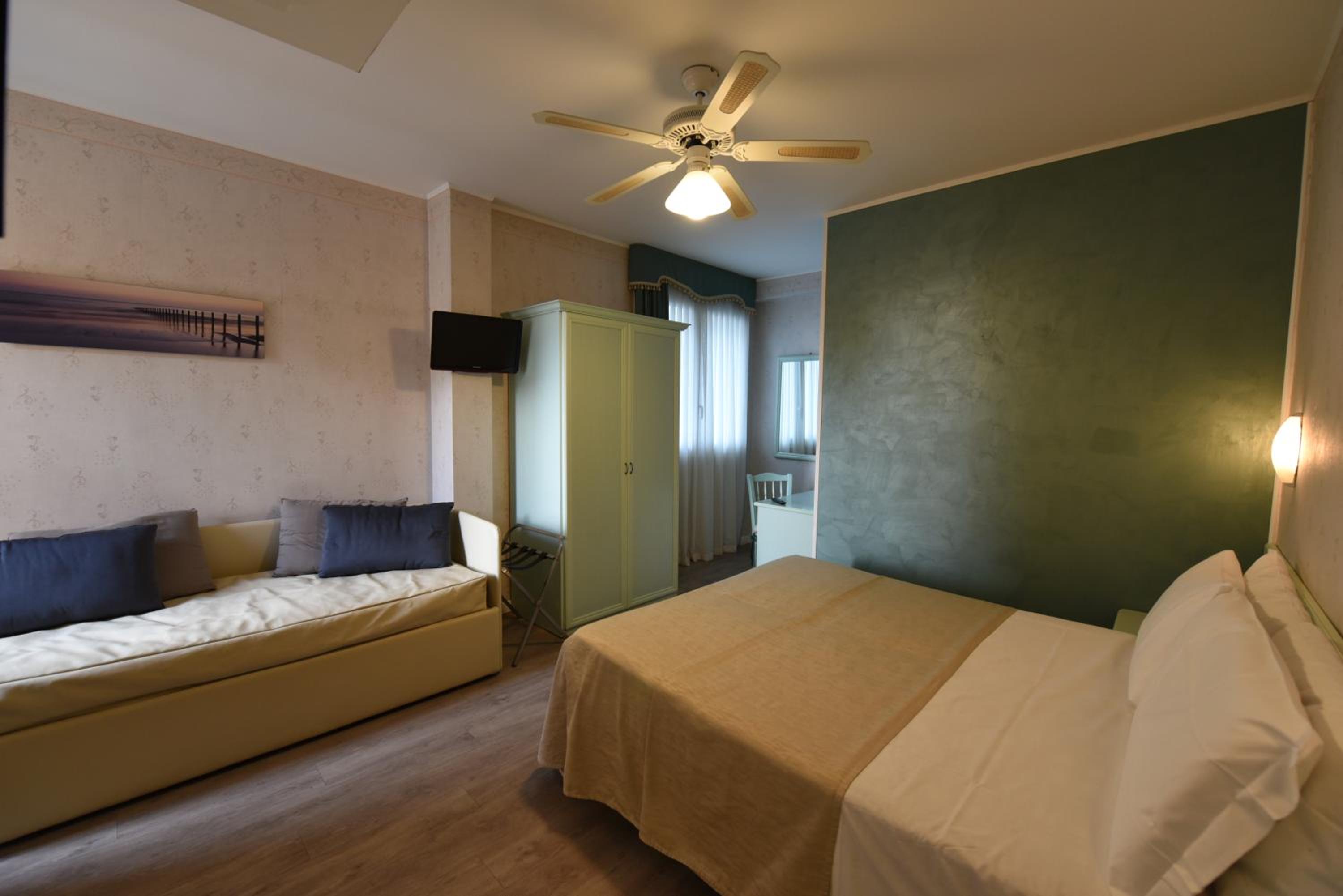 Quadruple Room - Photo 4