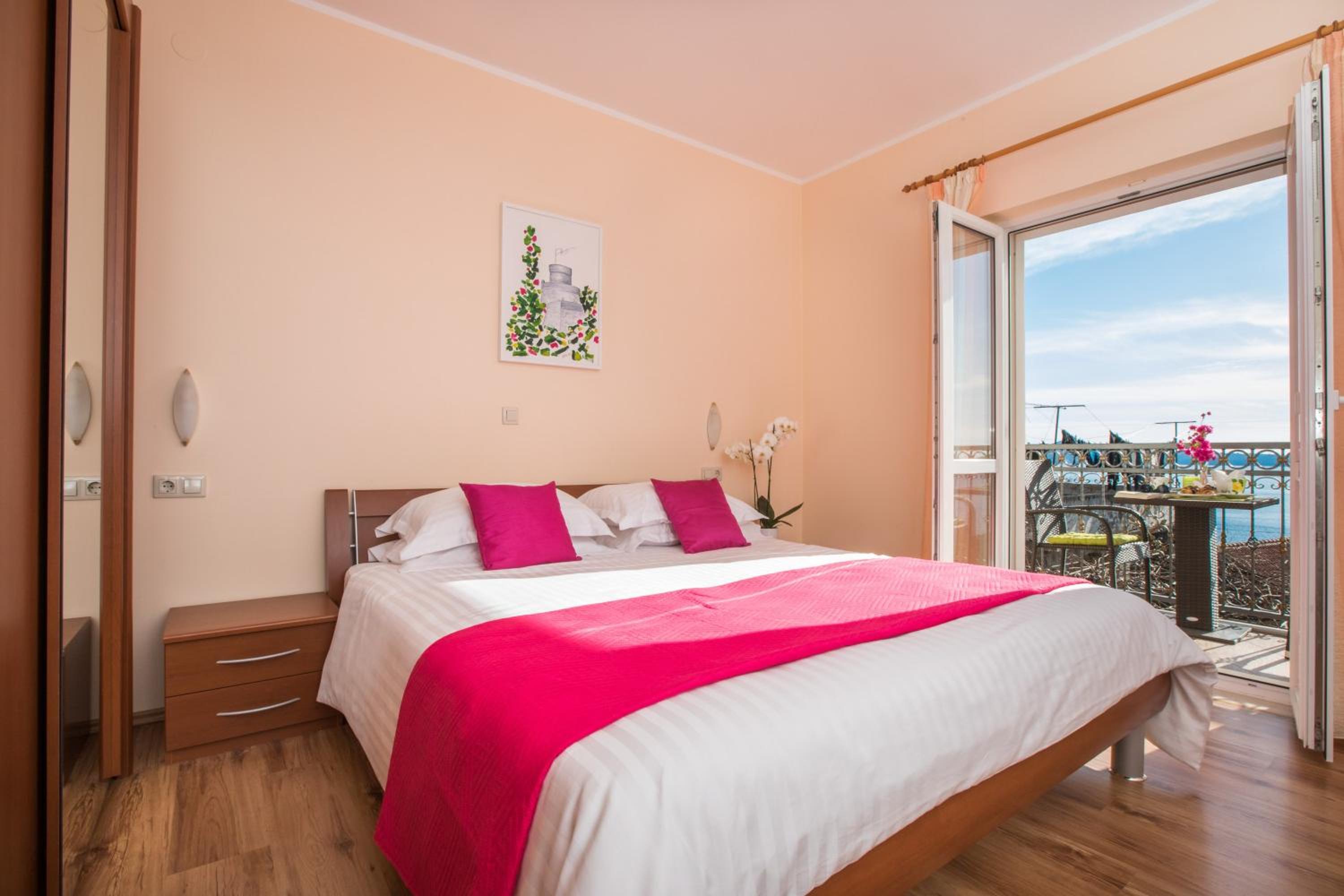 One-Bedroom Apartment with Sea View