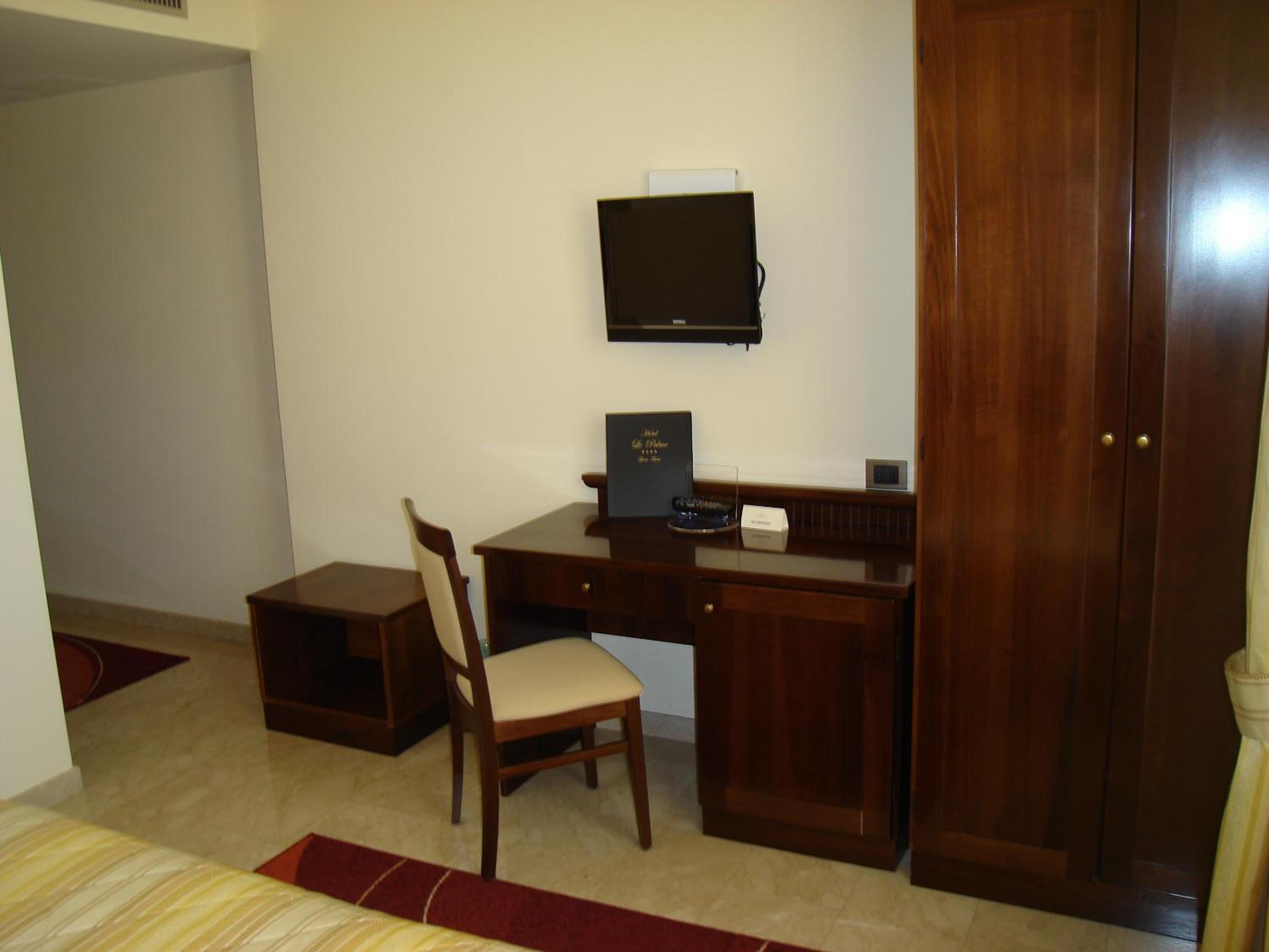 Double Room - Photo 2