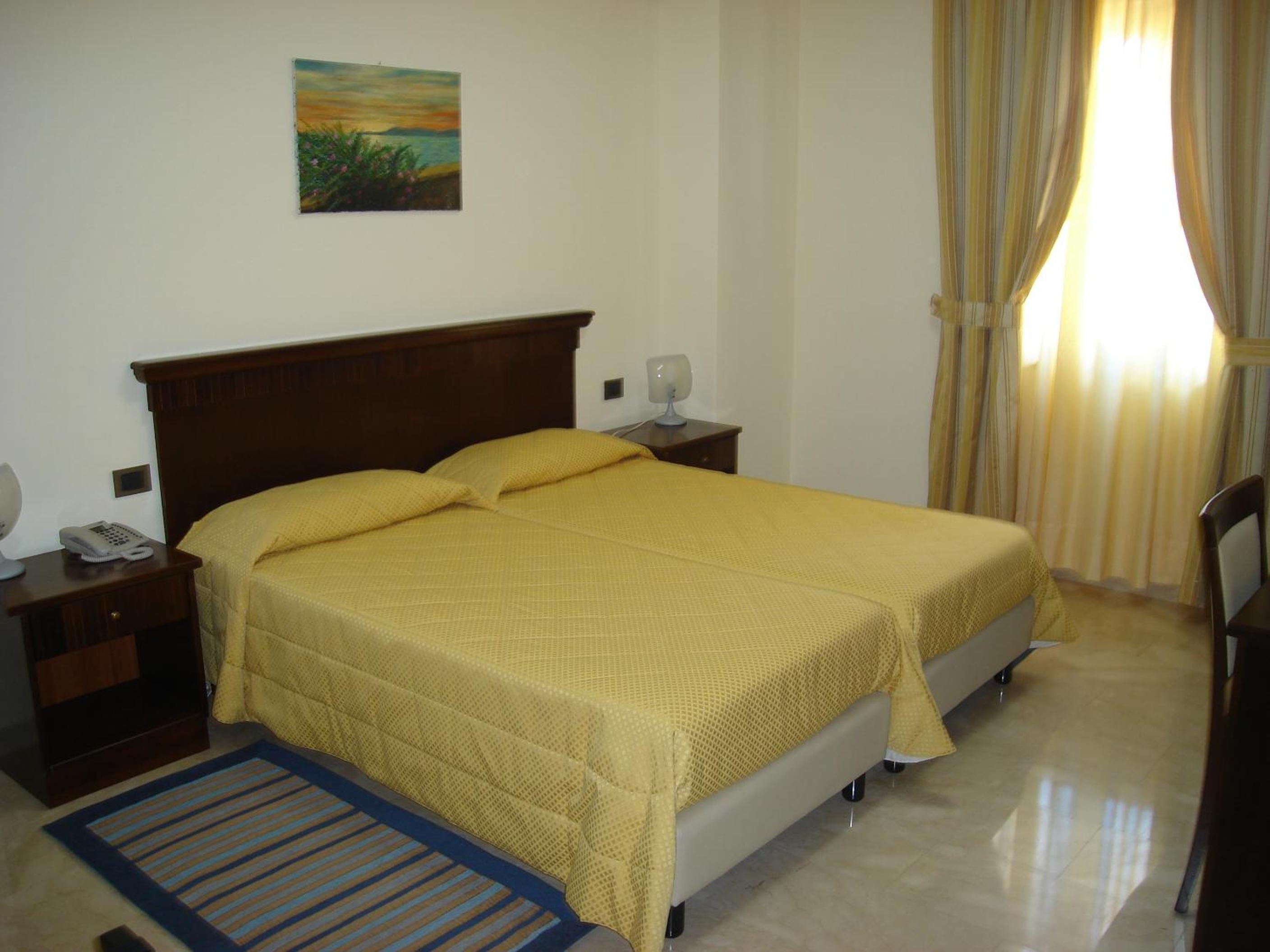 Twin Room - Photo 1