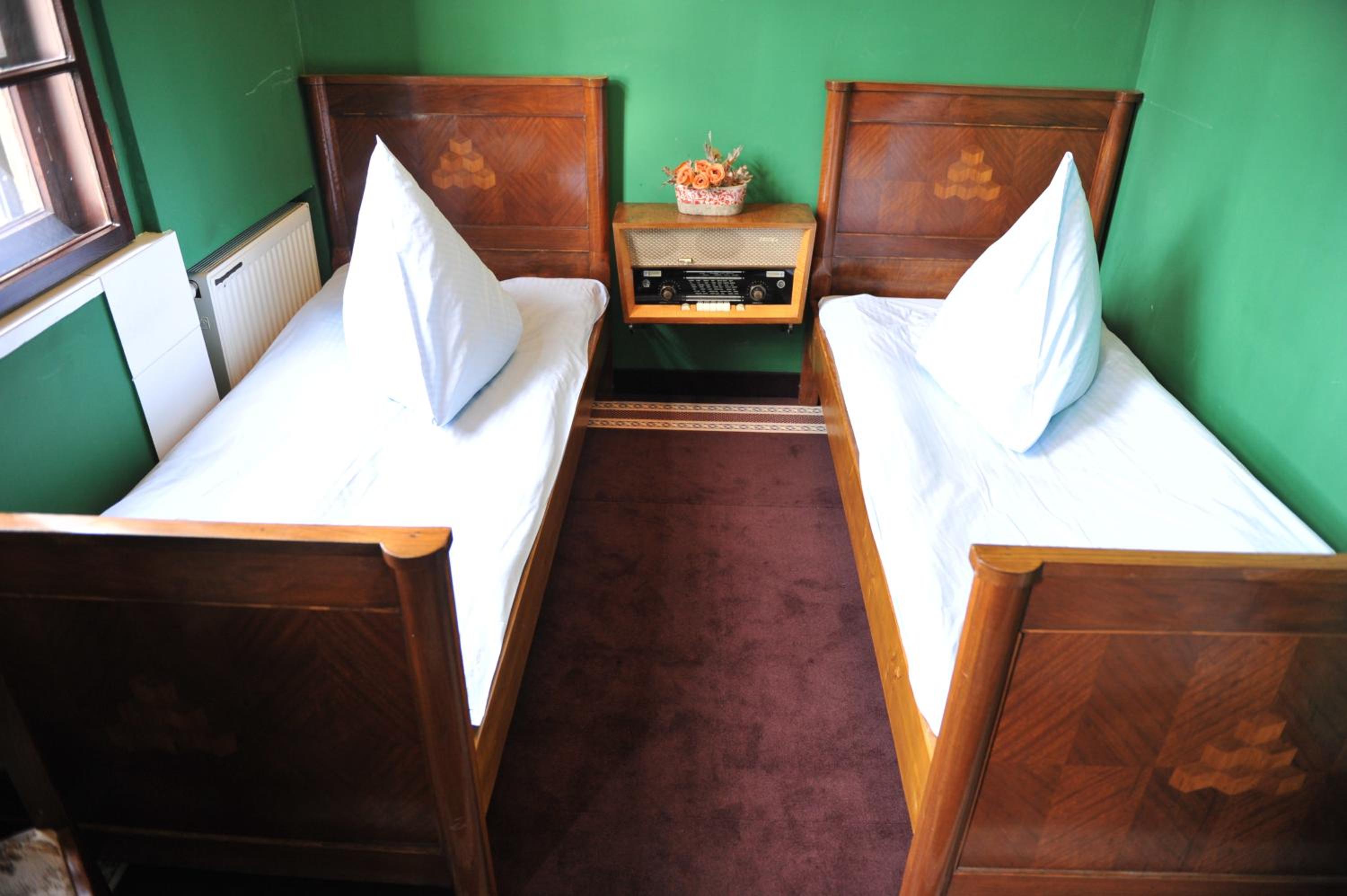 Economy Twin Room - Photo 5