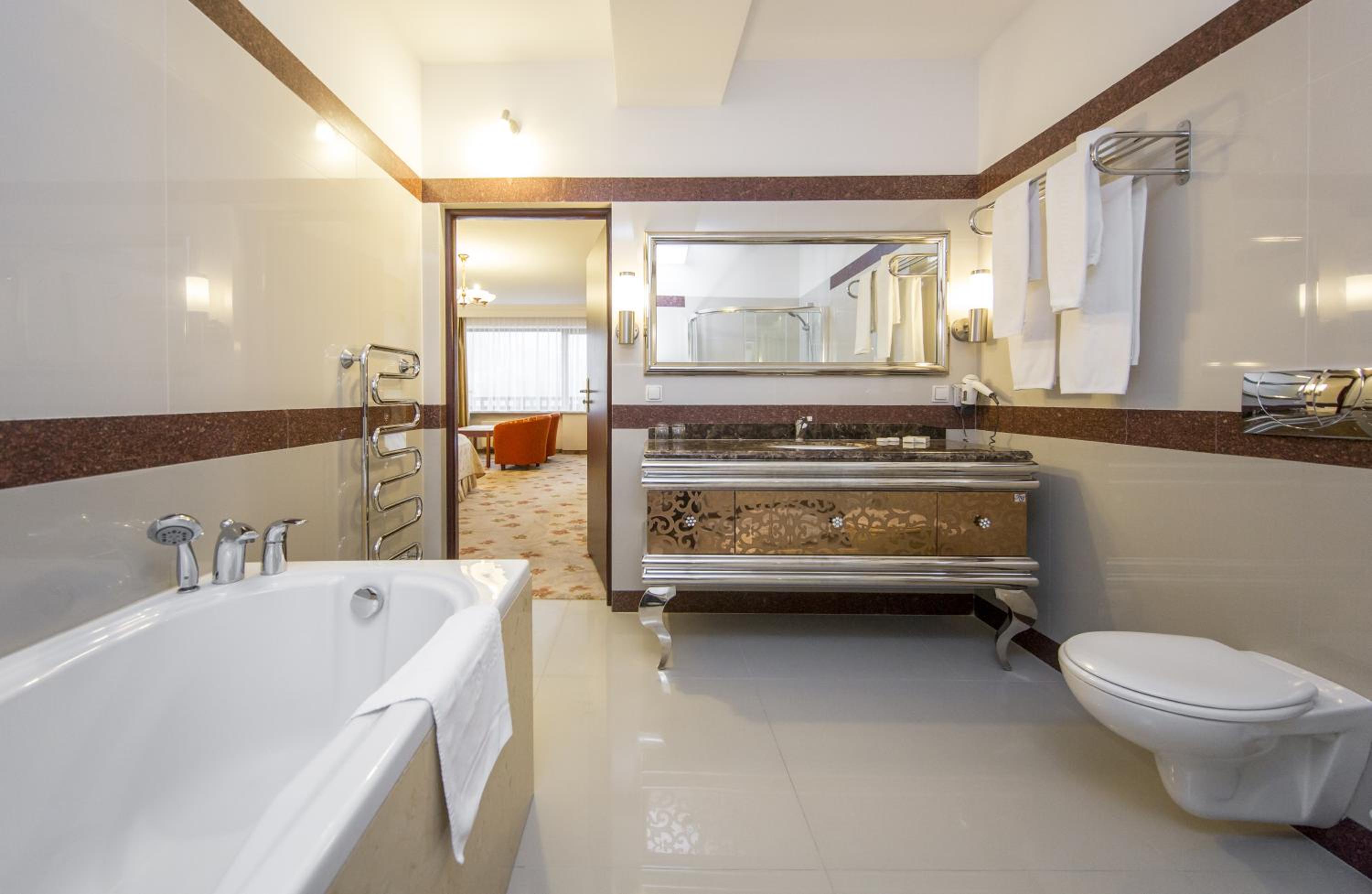One-Bedroom Apartment - Photo 7