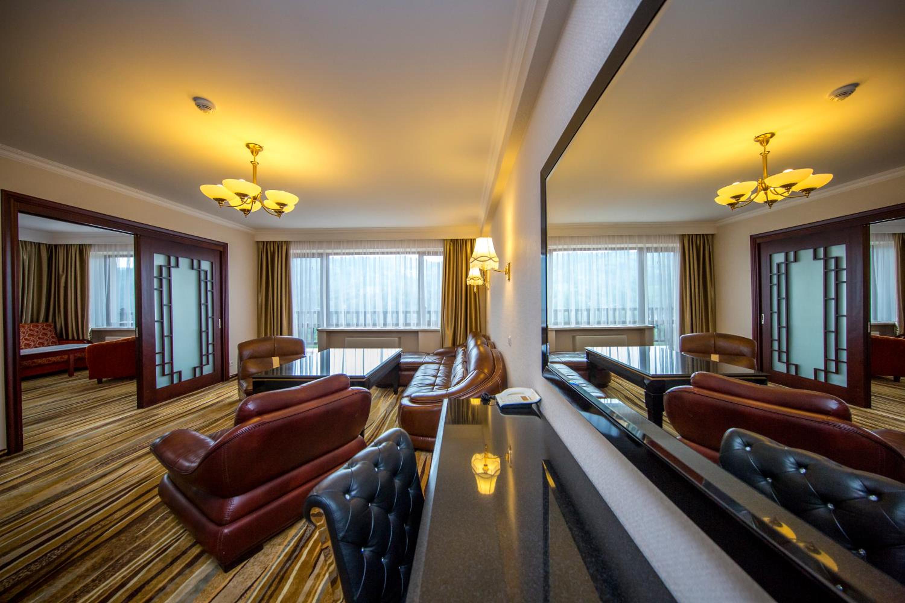 One-Bedroom Apartment - Photo 6