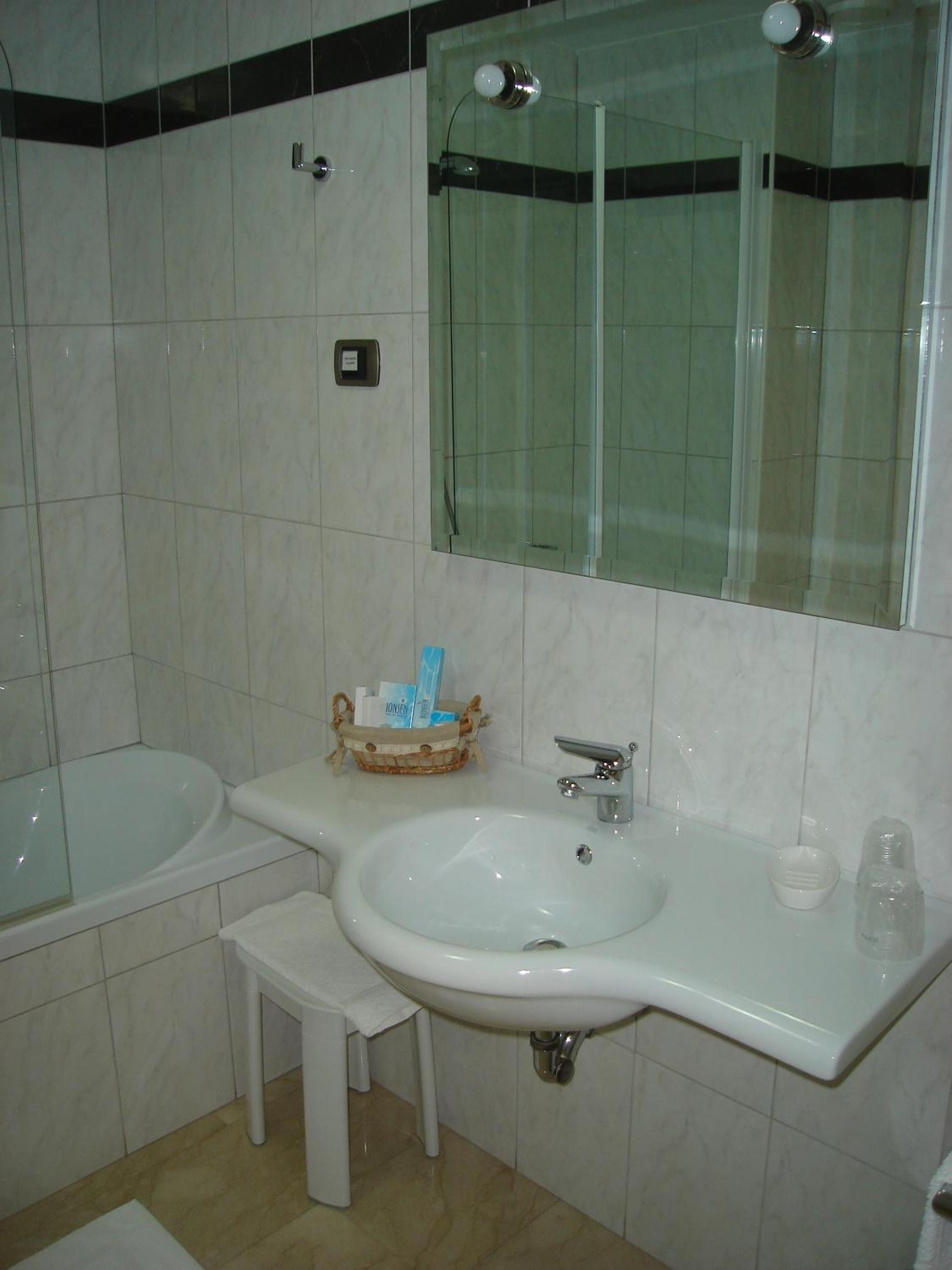 Triple Room - Photo 2
