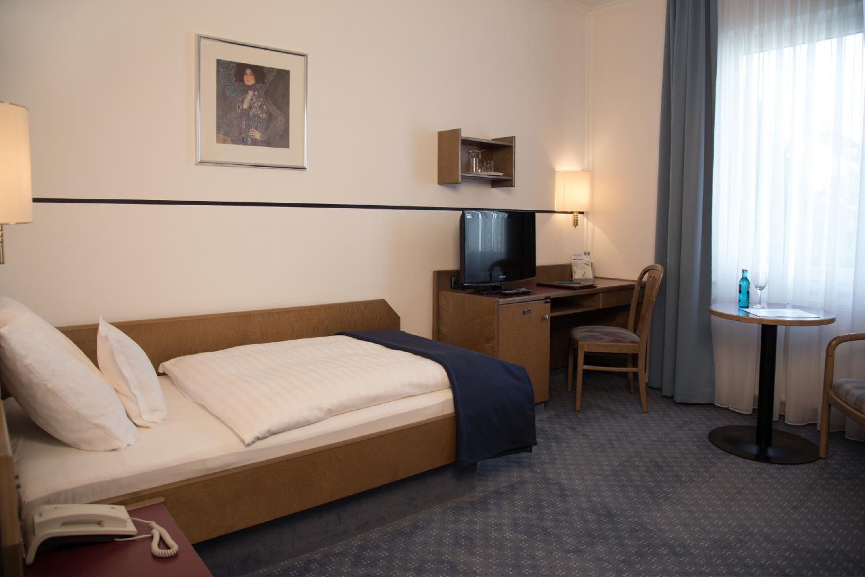 Economy Double Room photo 2