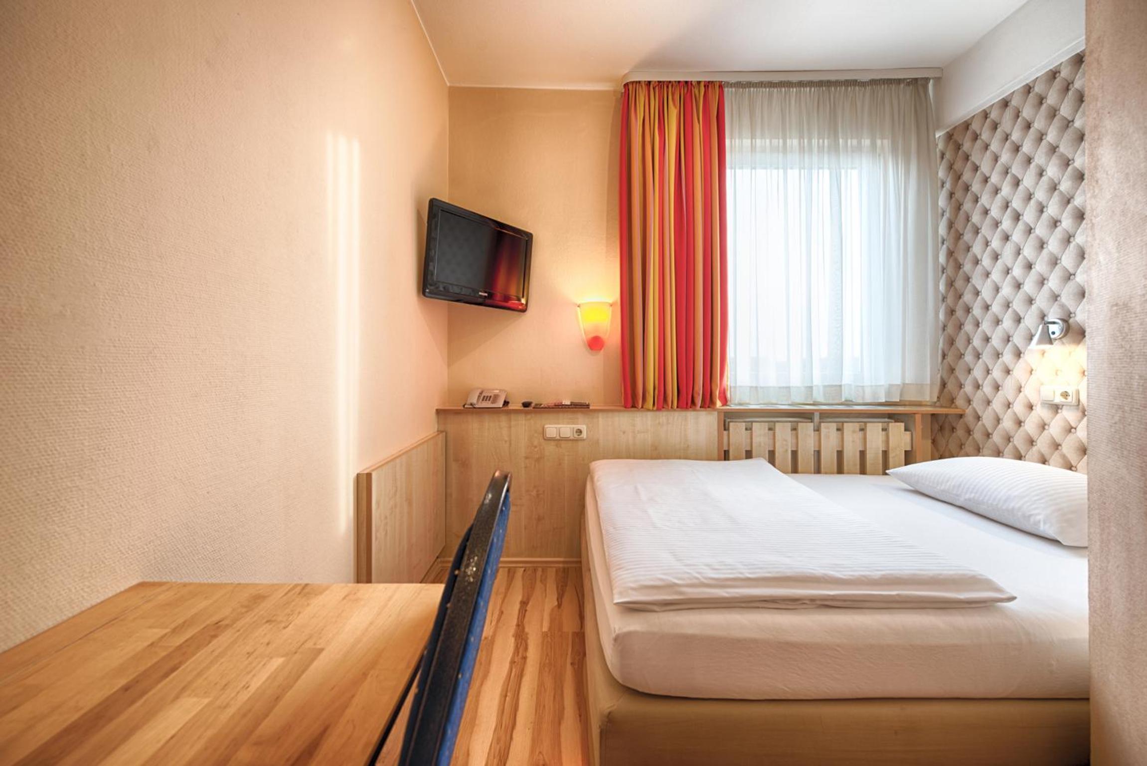 Comfort Single Room thumbnail 5