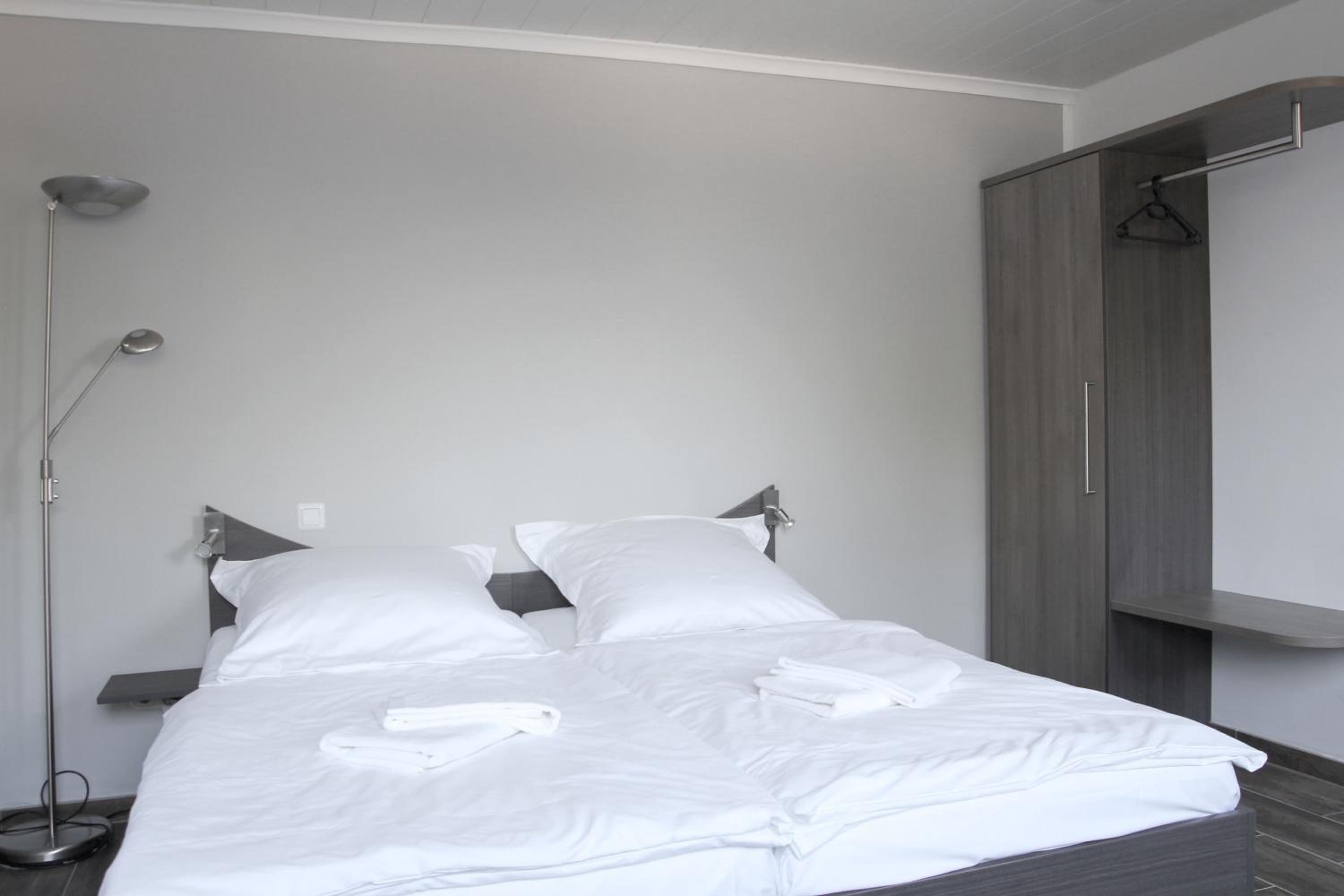 Apartment with Shower photo 1