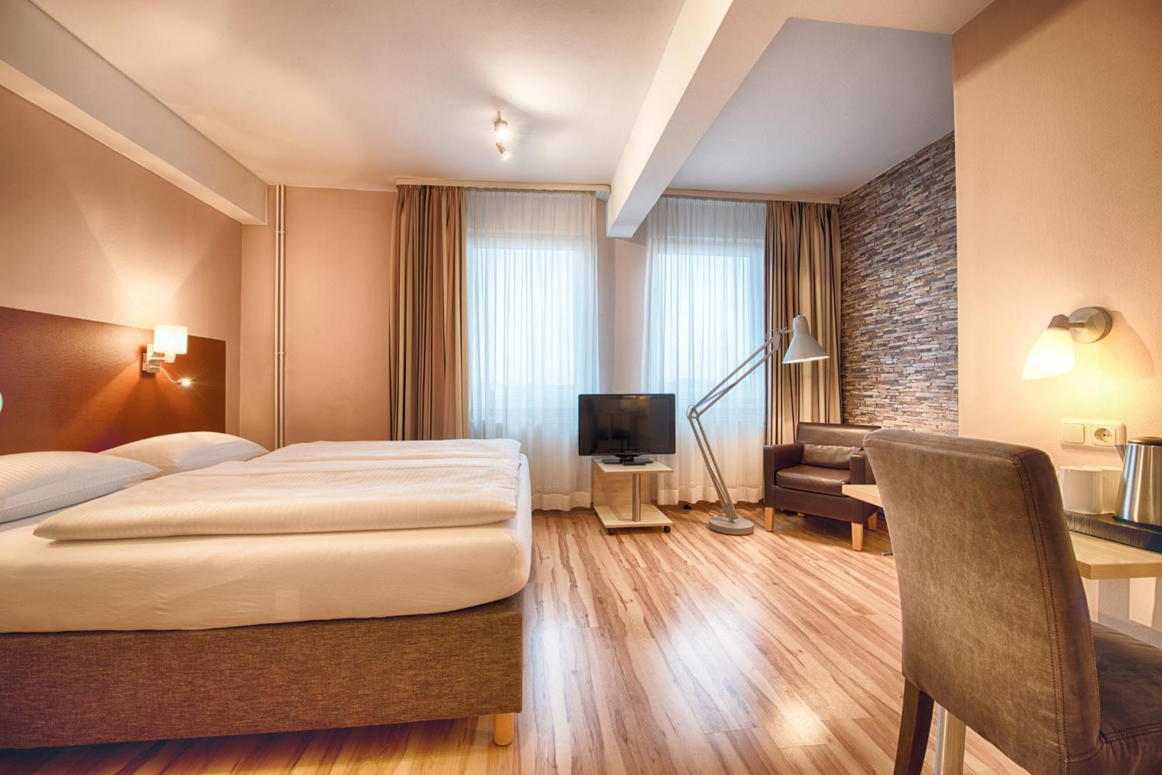 Superior Double Or Twin Room thumbnail 6