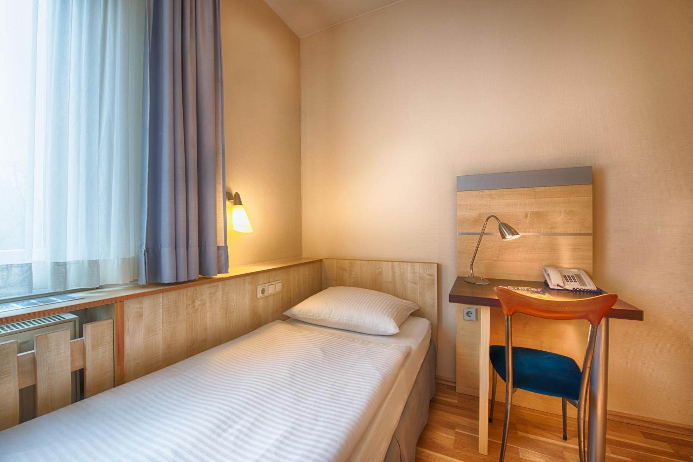 Comfort Single Room thumbnail 5