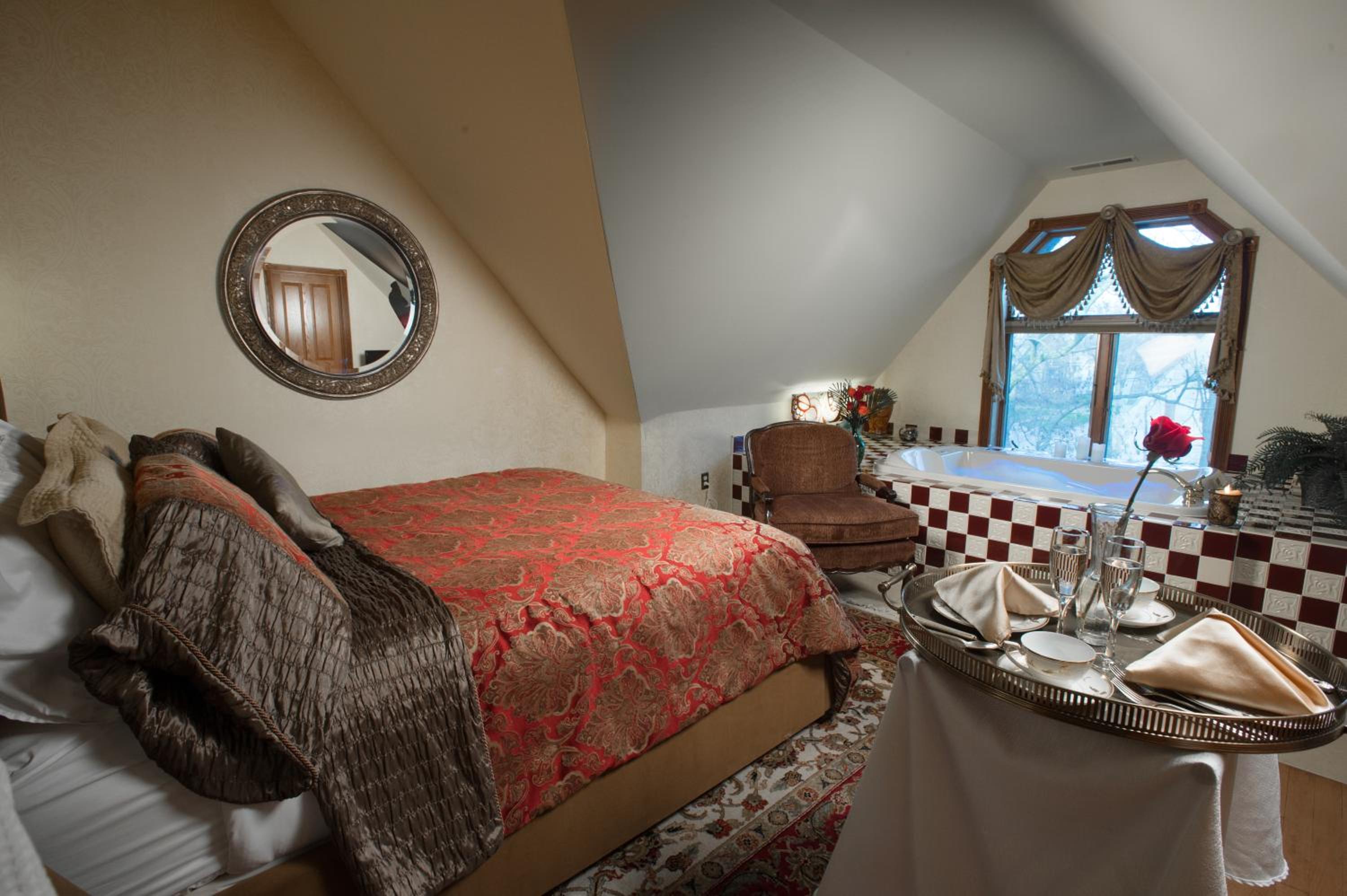 Deluxe Suite with Spa Bath (Webster) photo 1