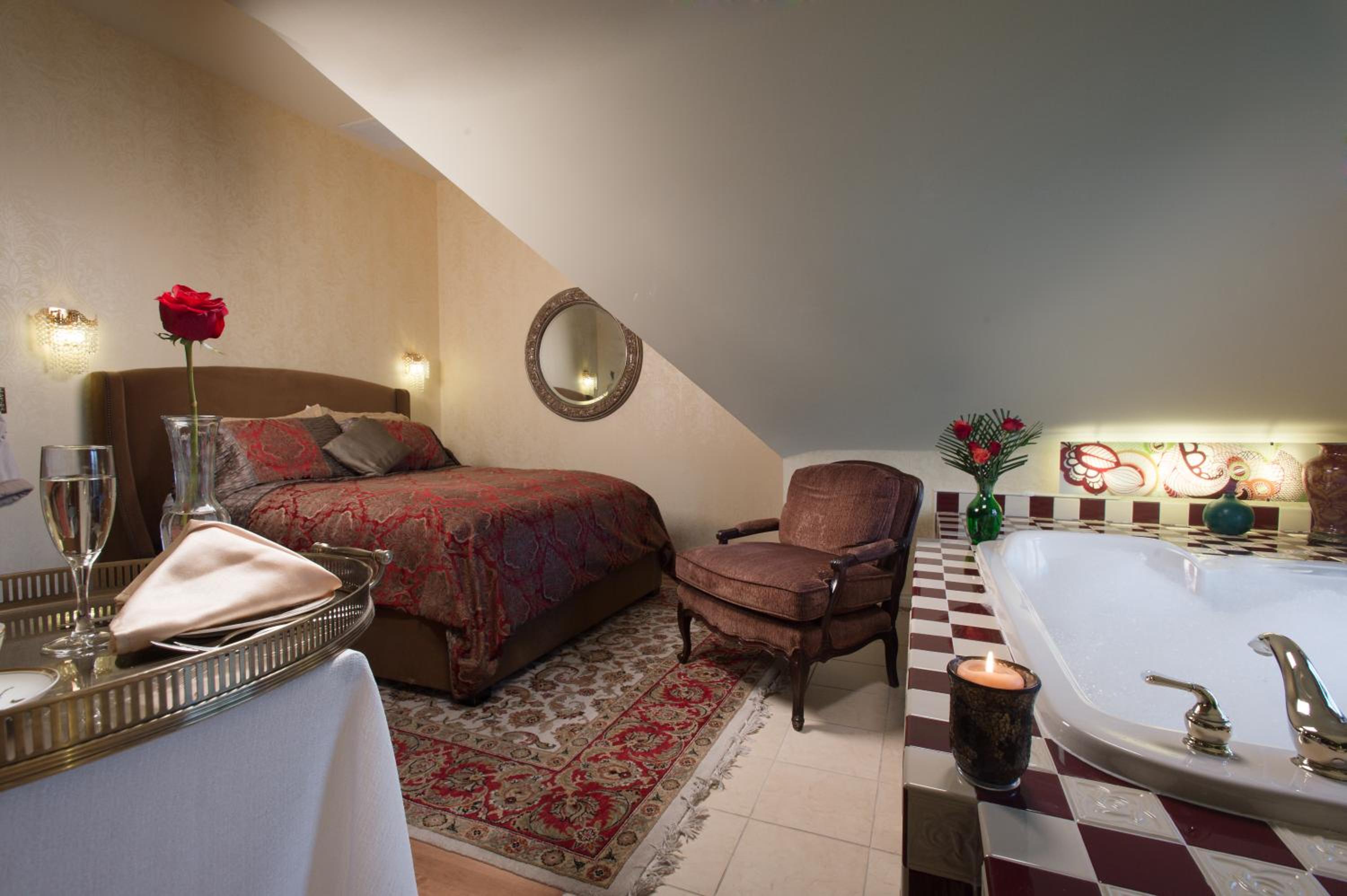 Deluxe Suite with Spa Bath (Webster) photo 3