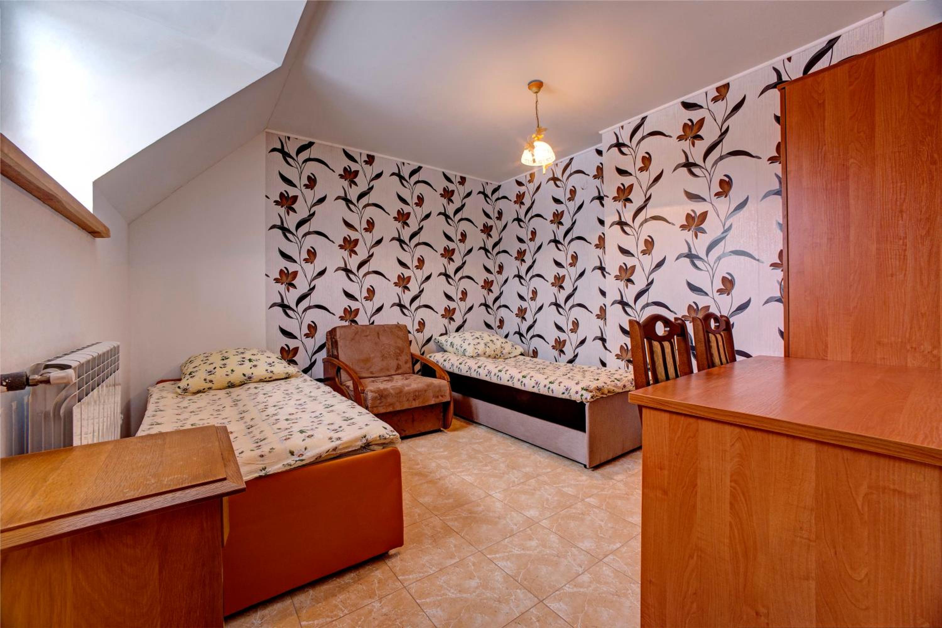 Economy Quadruple Room with Shared Bathroom photo 2