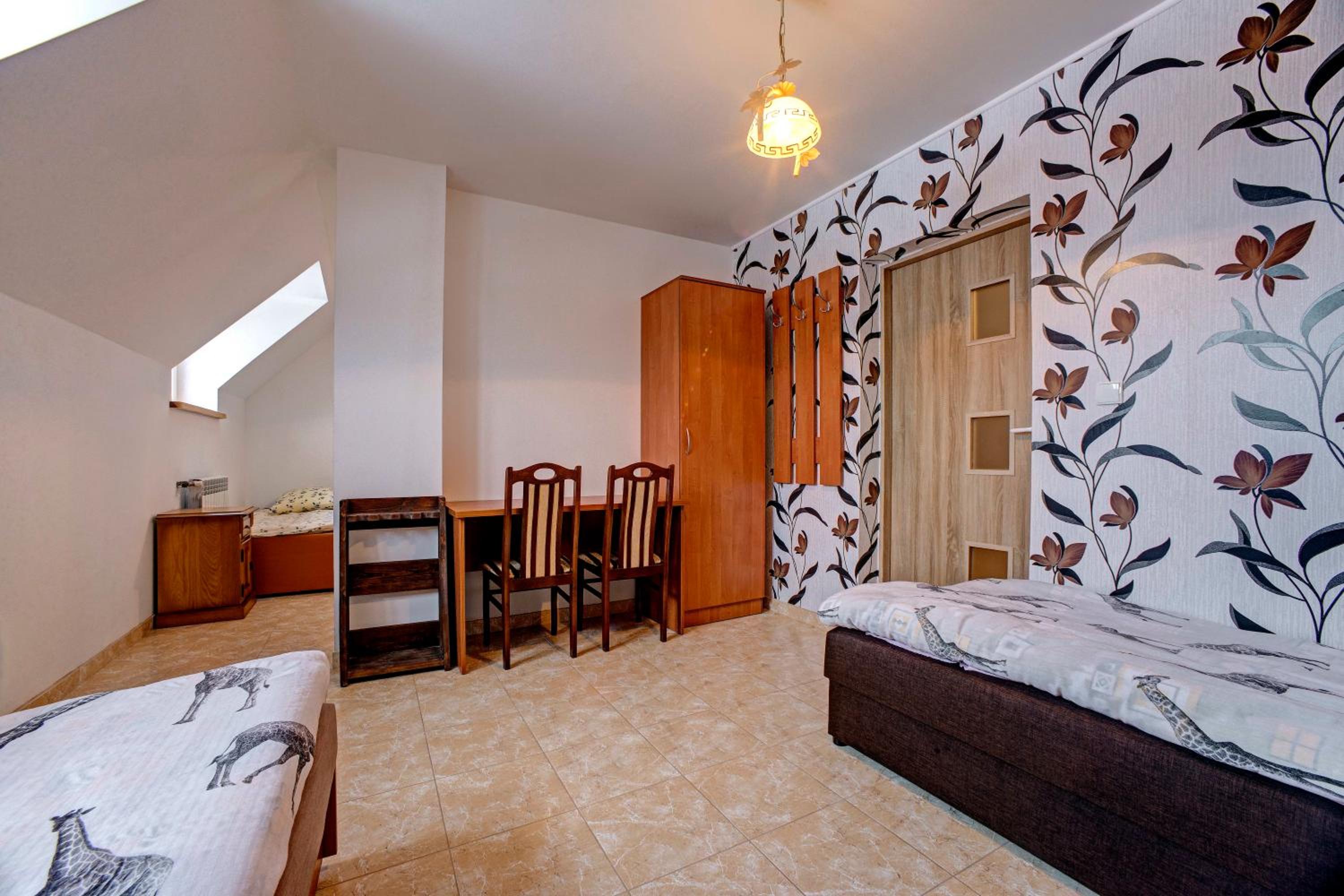 Economy Quadruple Room with Shared Bathroom photo 3